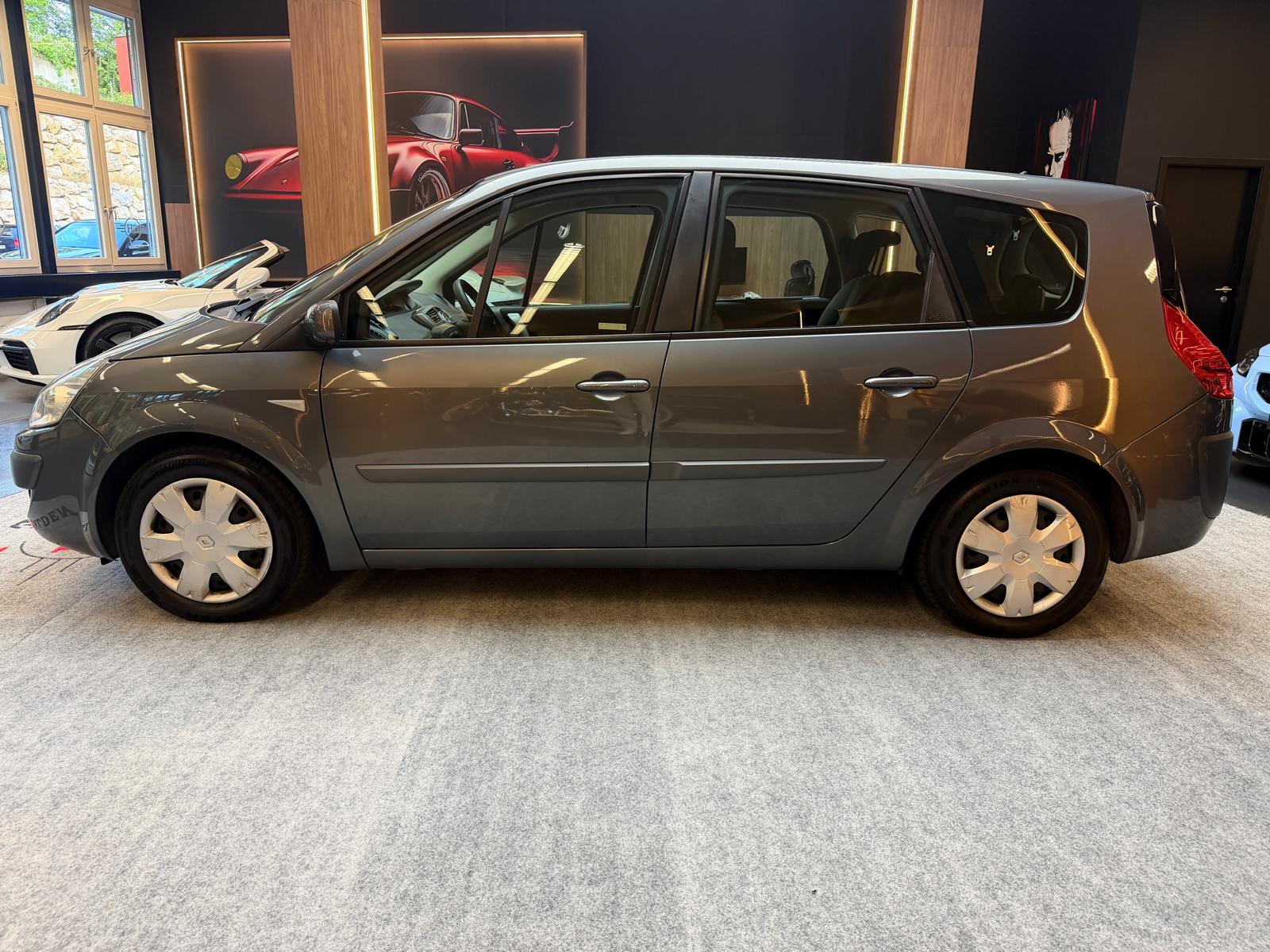 RENAULT Grand Scénic 2.0 16V Dynamique-showroom-element-3