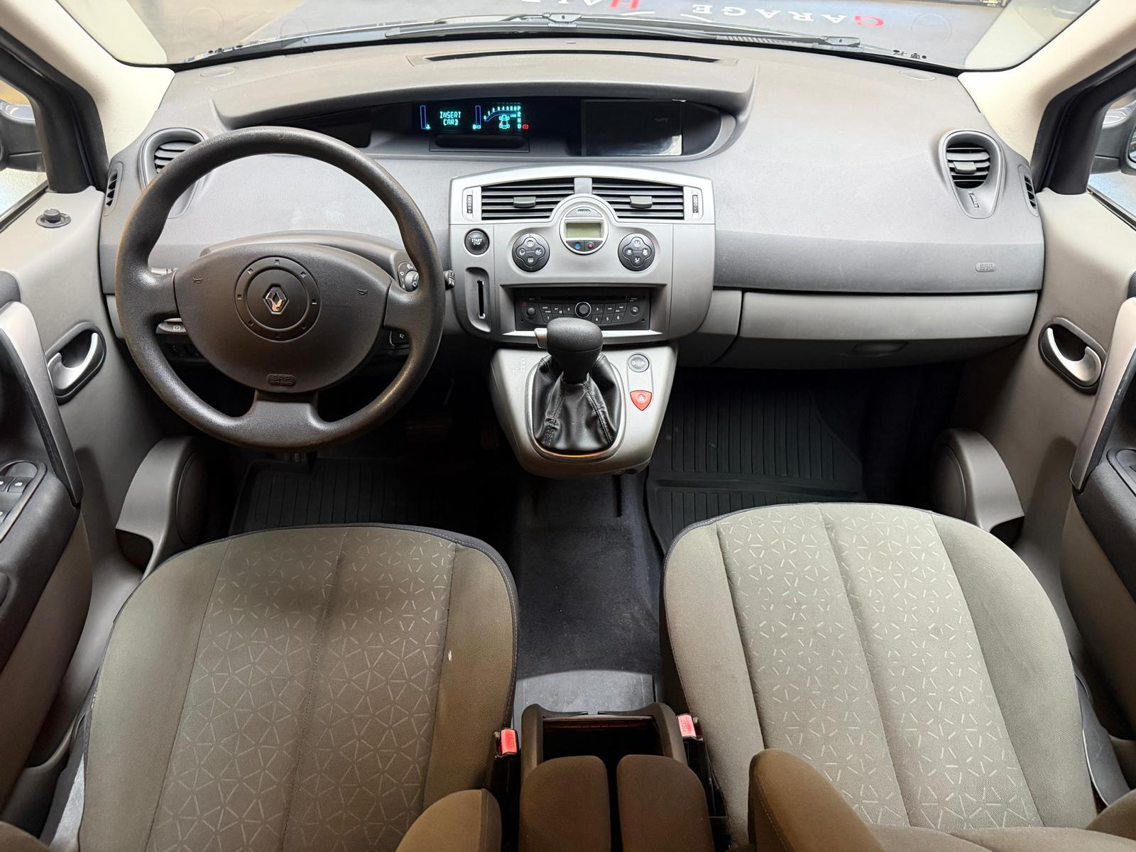 RENAULT Grand Scénic 2.0 16V Dynamique-image-9