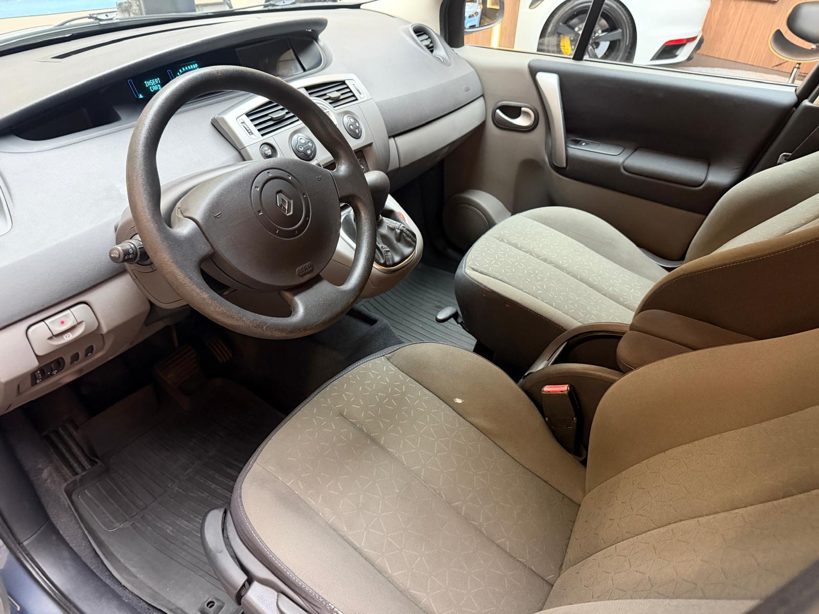 RENAULT Grand Scénic 2.0 16V Dynamique-image-11
