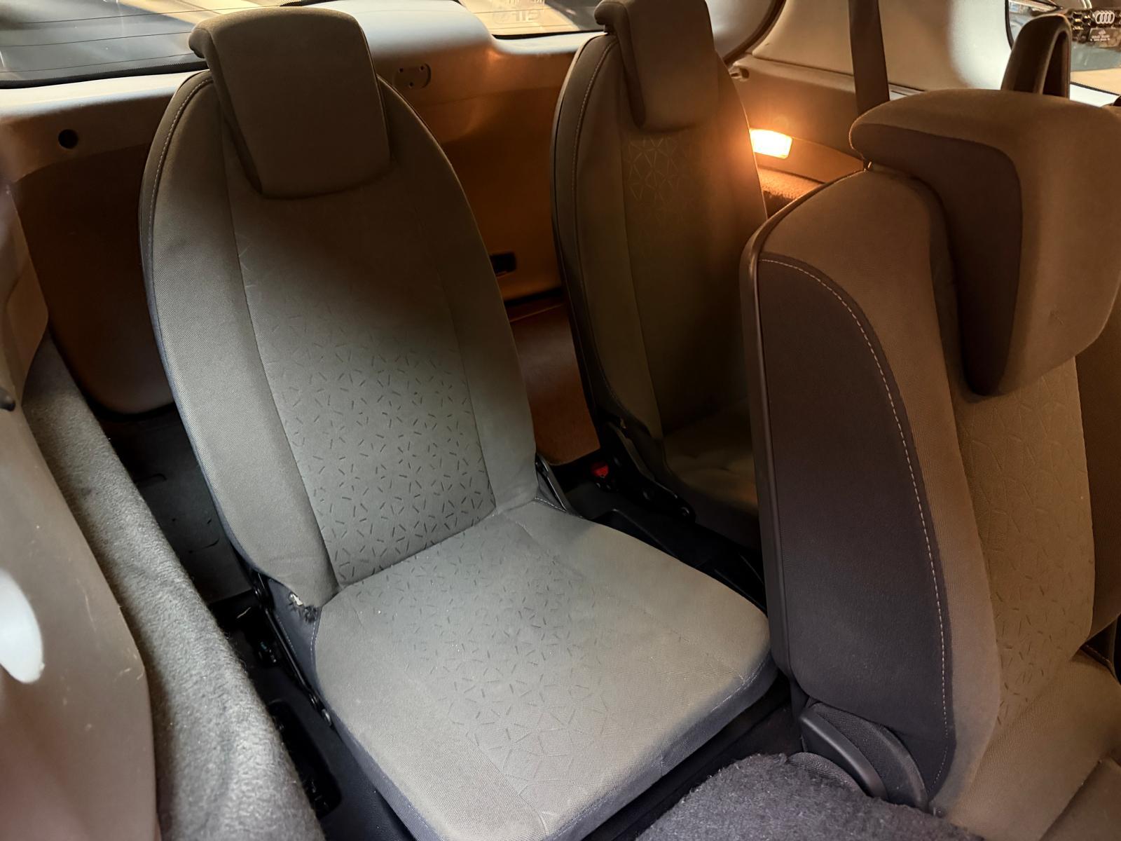 RENAULT Grand Scénic 2.0 16V Dynamique-image-18