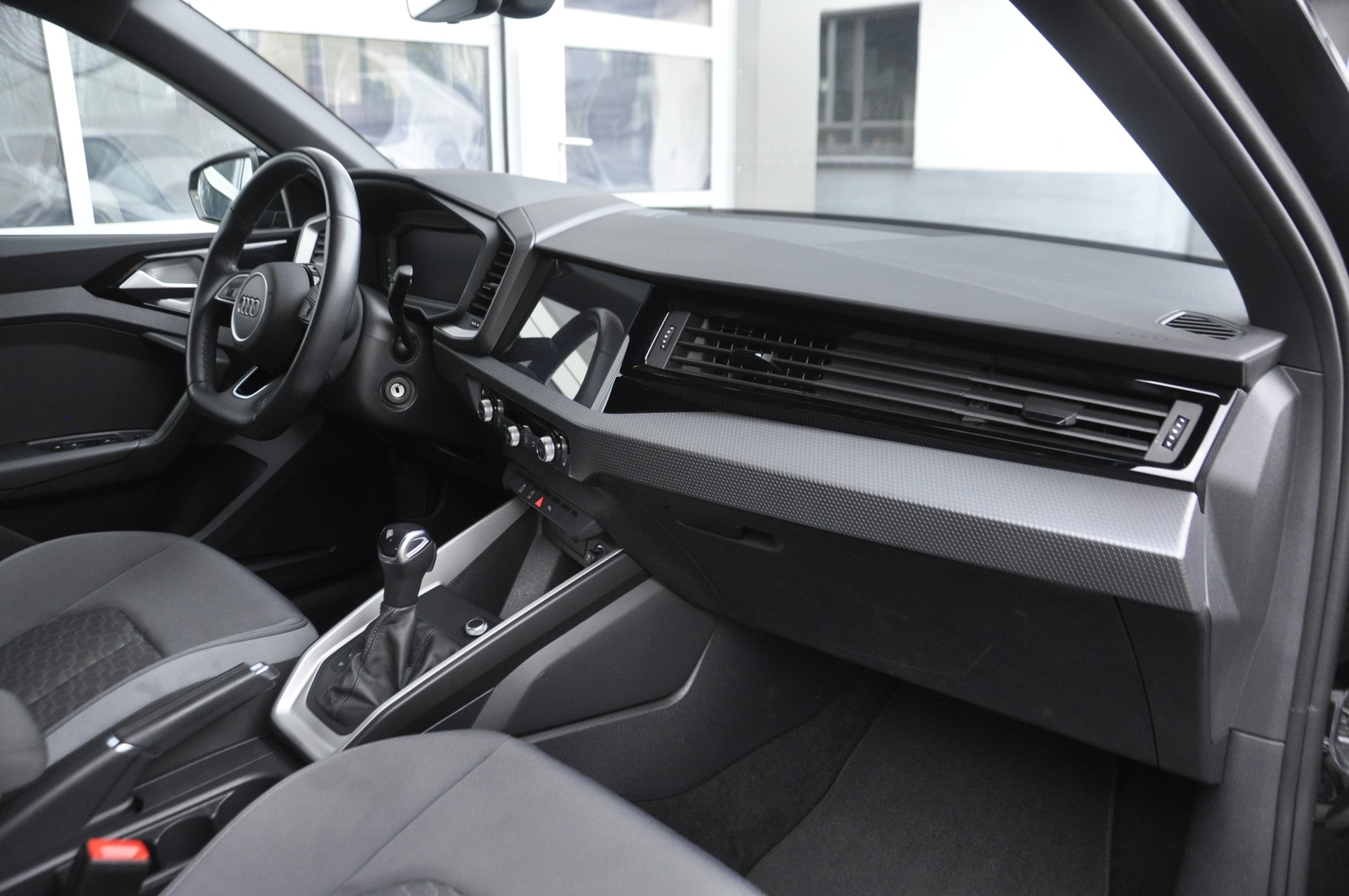 AUDI A1 Sportback 30 TFSI advanced Attraction S-tronic-image-3