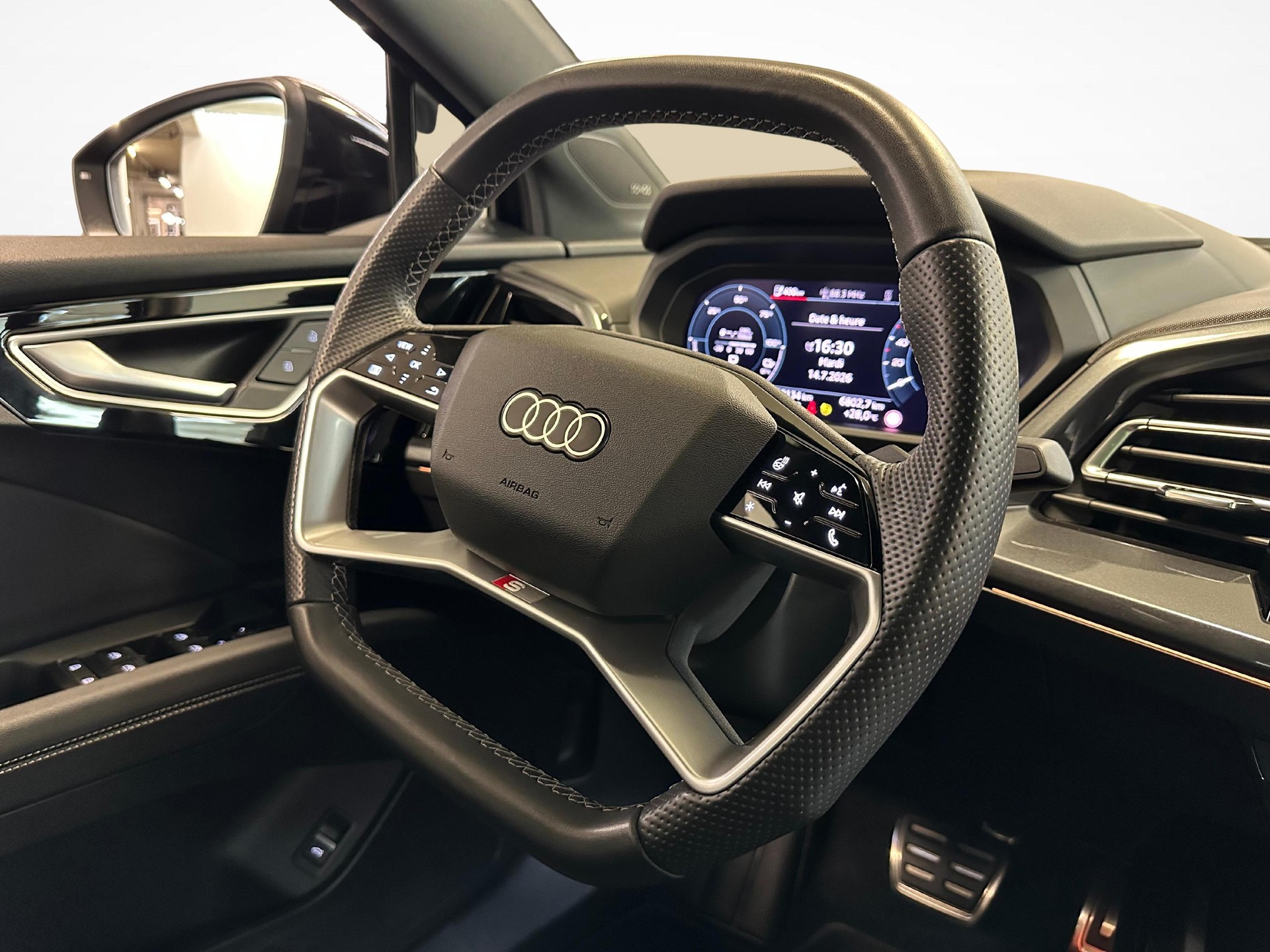 AUDI Q4 e-tron Sportback 55 quattro-image-6