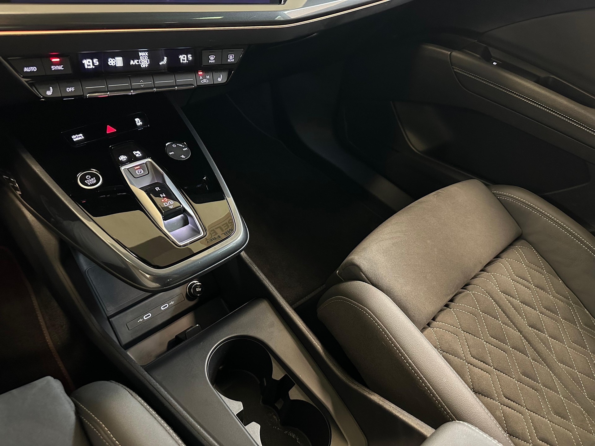 AUDI Q4 e-tron Sportback 55 quattro-image-8