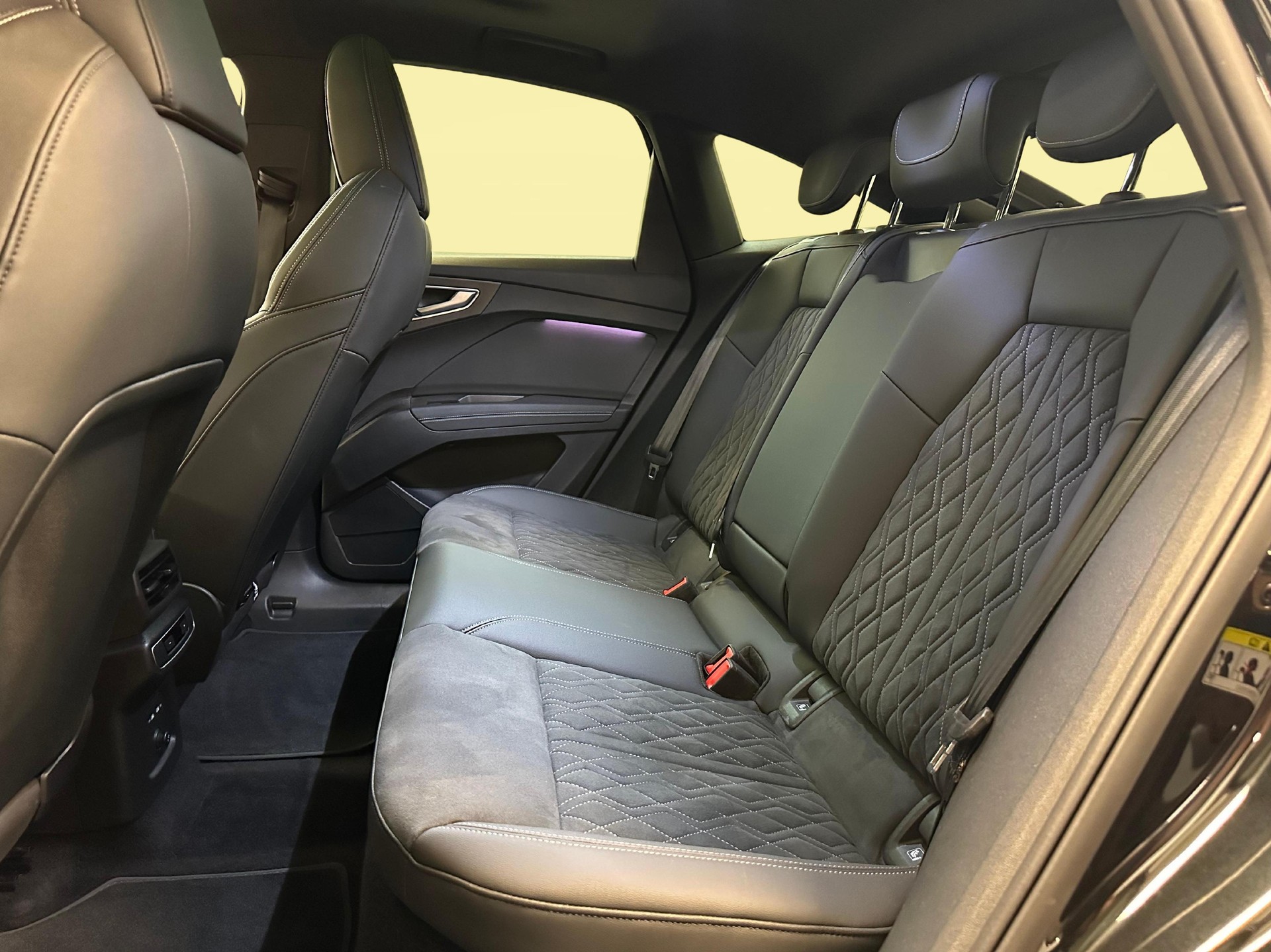 AUDI Q4 e-tron Sportback 55 quattro-image-9