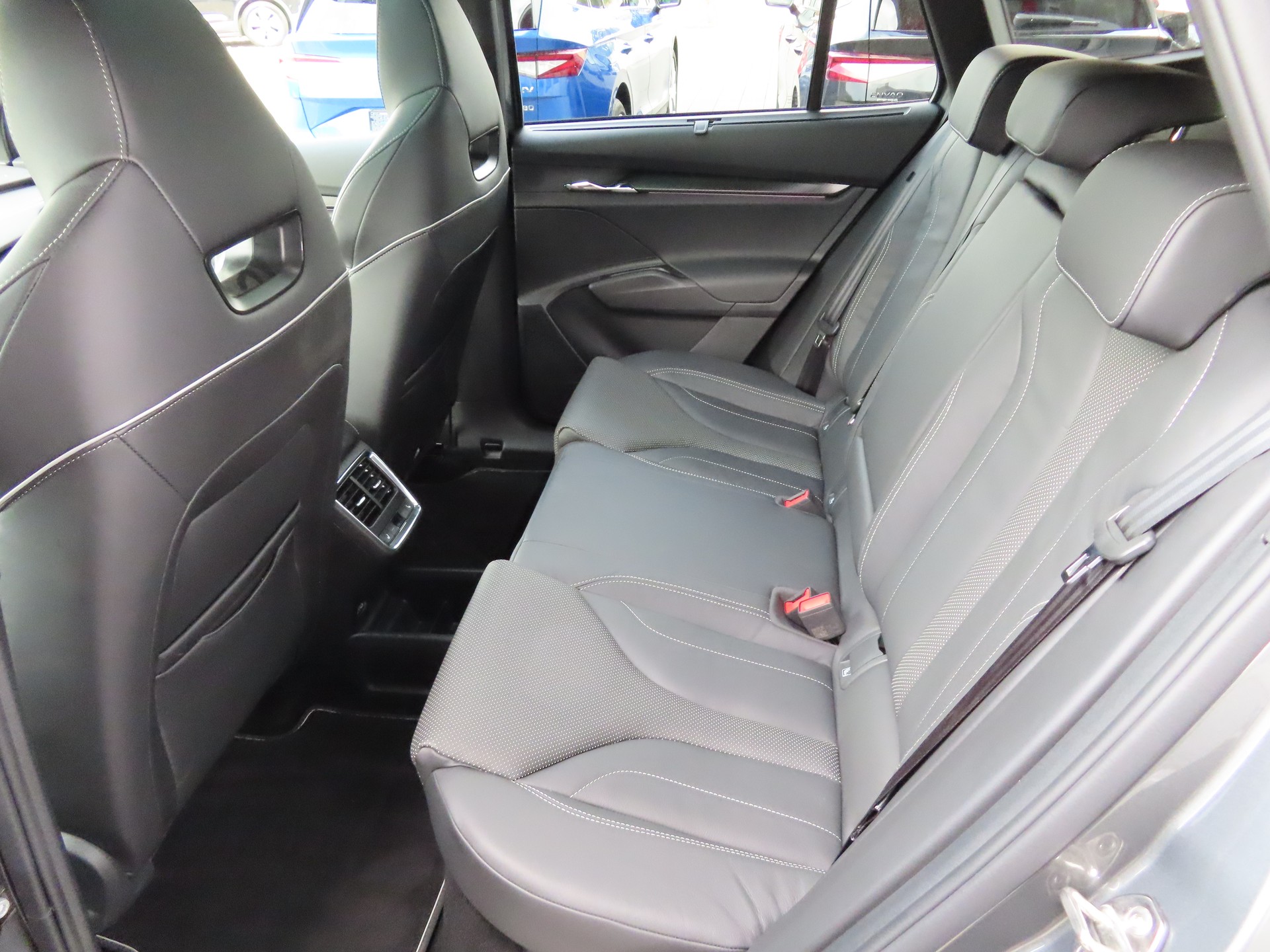 SKODA Enyaq RS 4x4-image-12