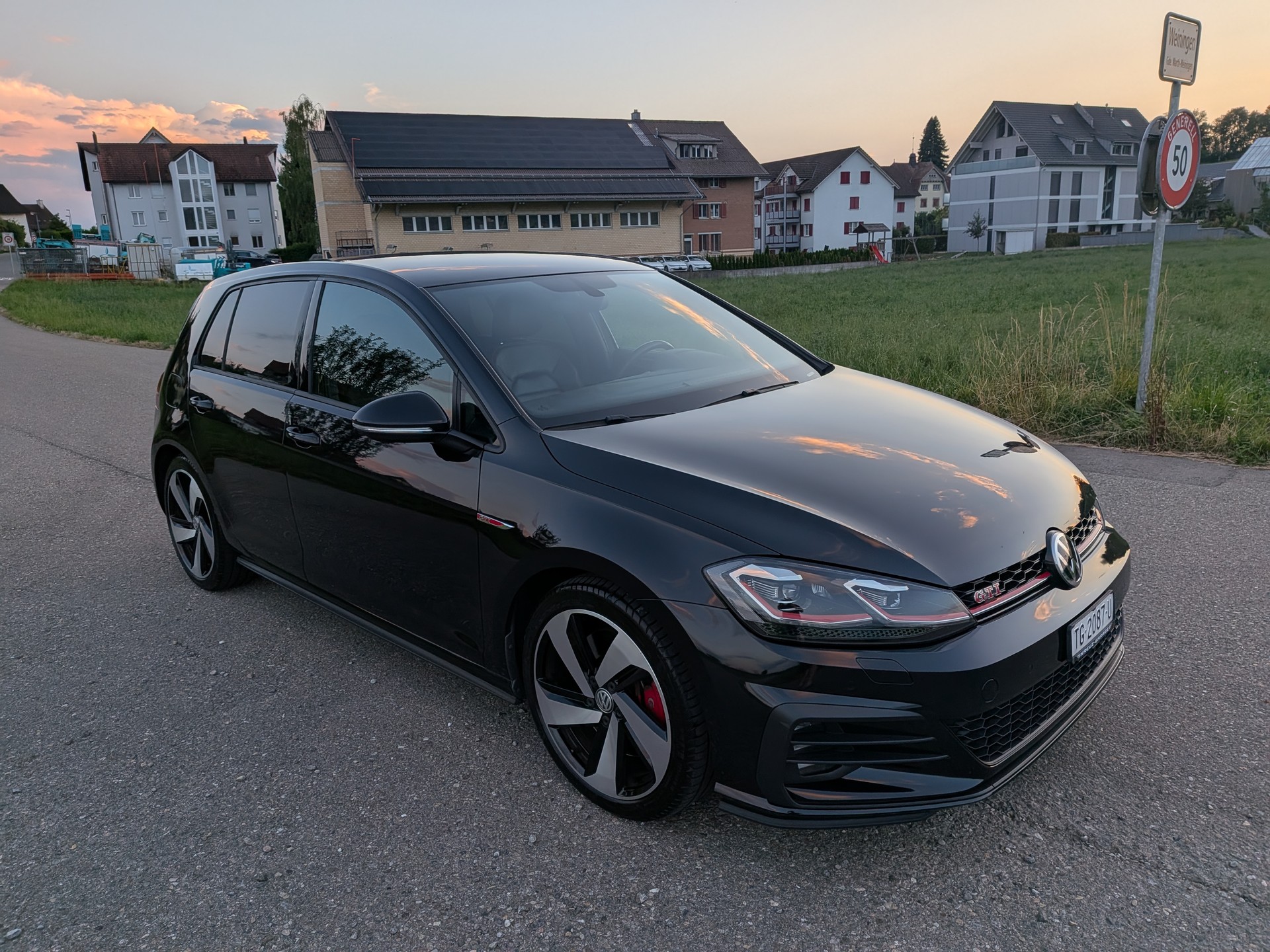 VW Golf 2.0 TSI GTI Performance DSG-showroom-element-1