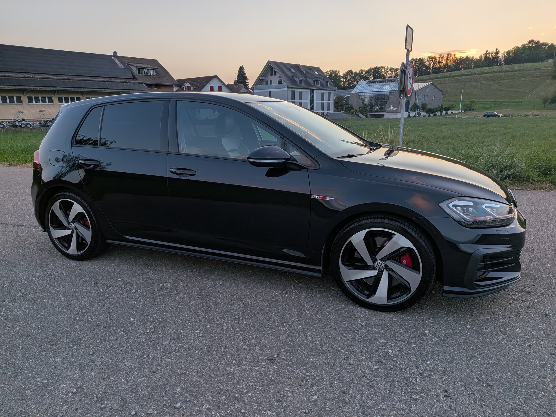 VW Golf 2.0 TSI GTI Performance DSG-showroom-element-3