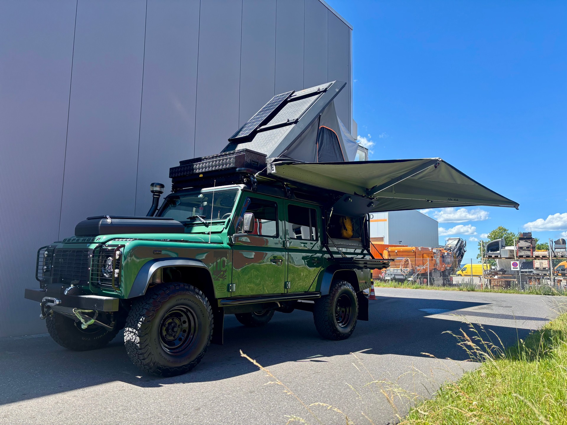 LAND ROVER Defender 110 TD5 *Reisefahrzeug 4 Personen*-image-0