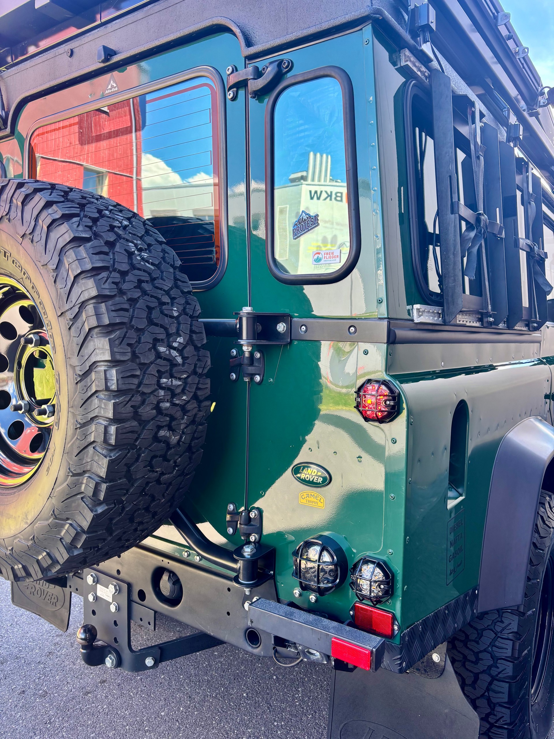 LAND ROVER Defender 110 TD5 *Reisefahrzeug 4 Personen*-image-29
