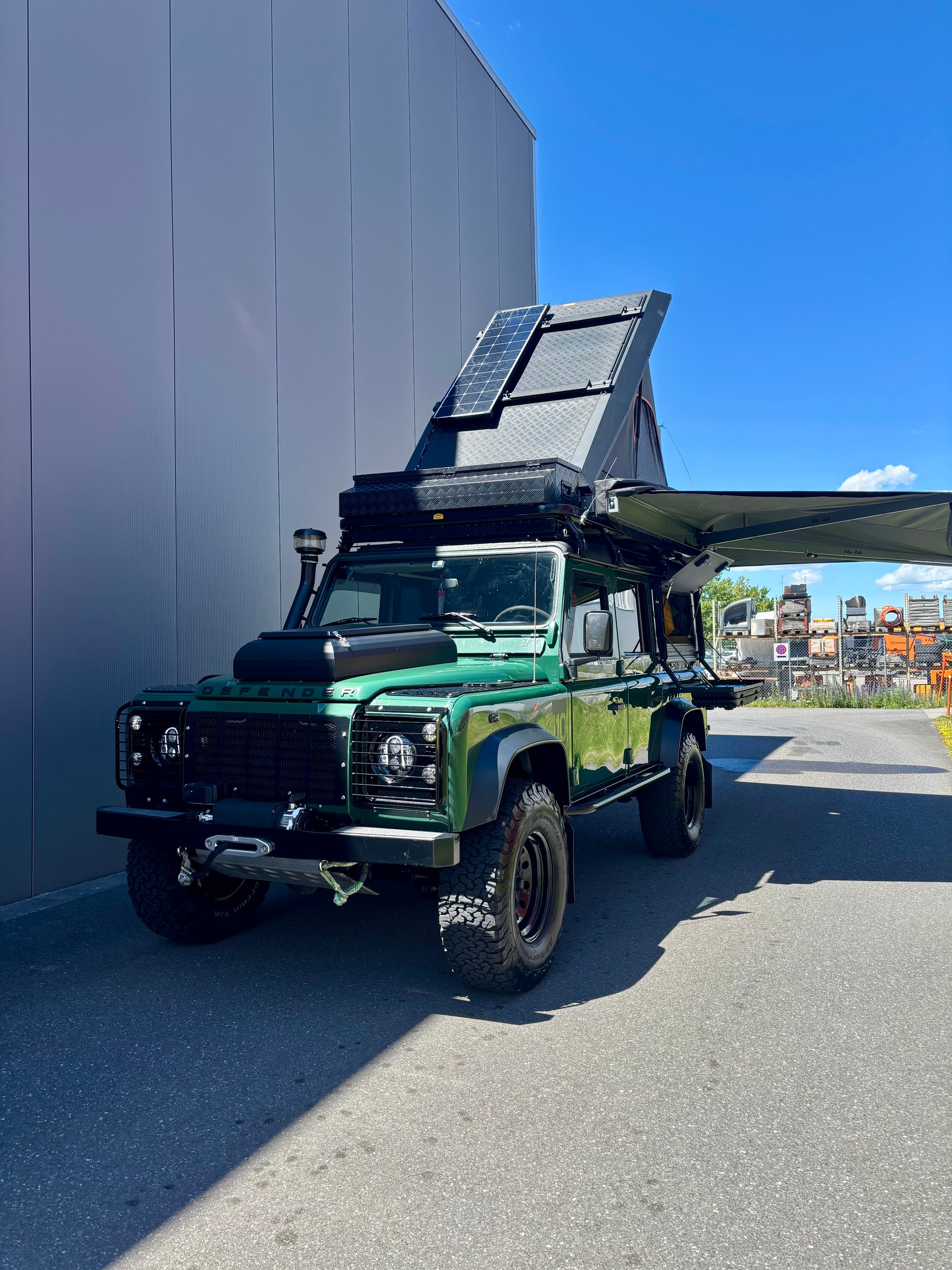 LAND ROVER Defender 110 TD5 *Reisefahrzeug 4 Personen*-image-1