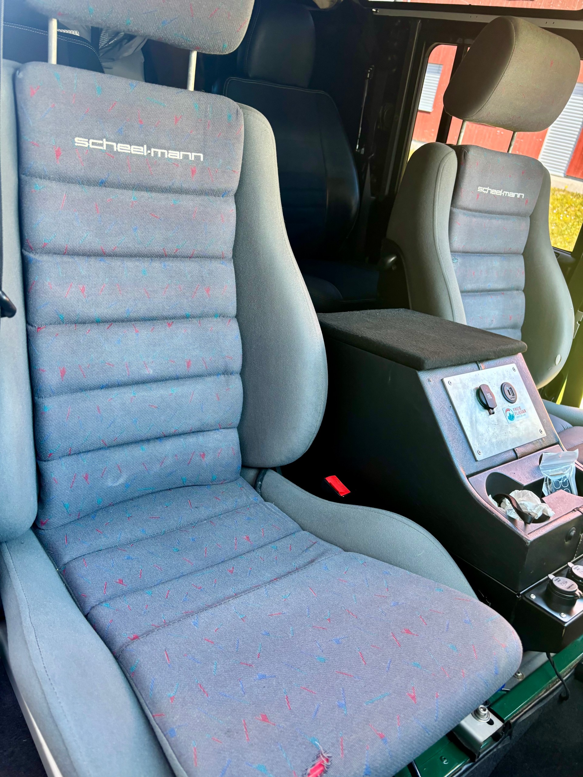 LAND ROVER Defender 110 TD5 *Reisefahrzeug 4 Personen*-image-4