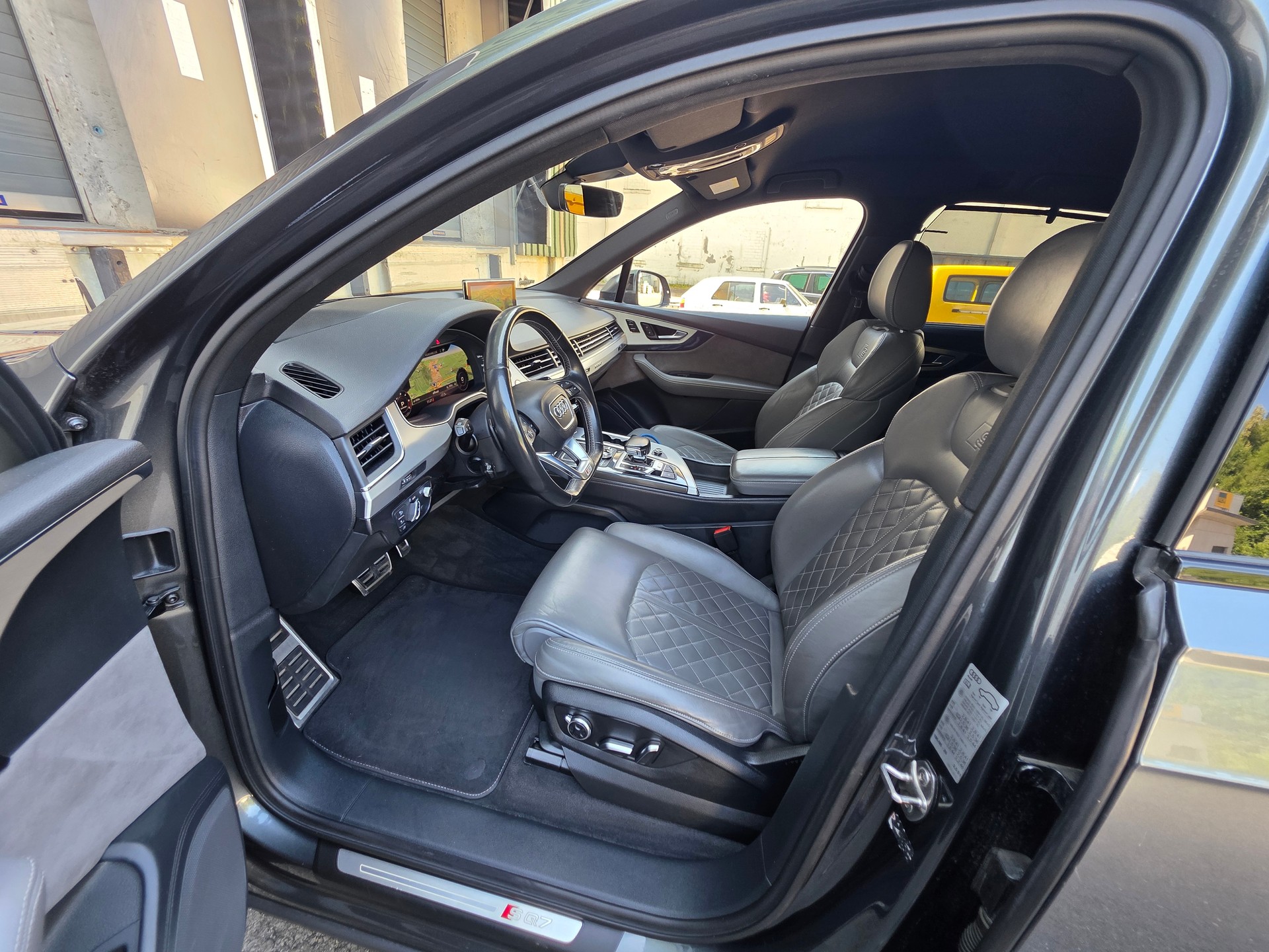 AUDI SQ7 4.0 TDI quattro tiptronic-image-19