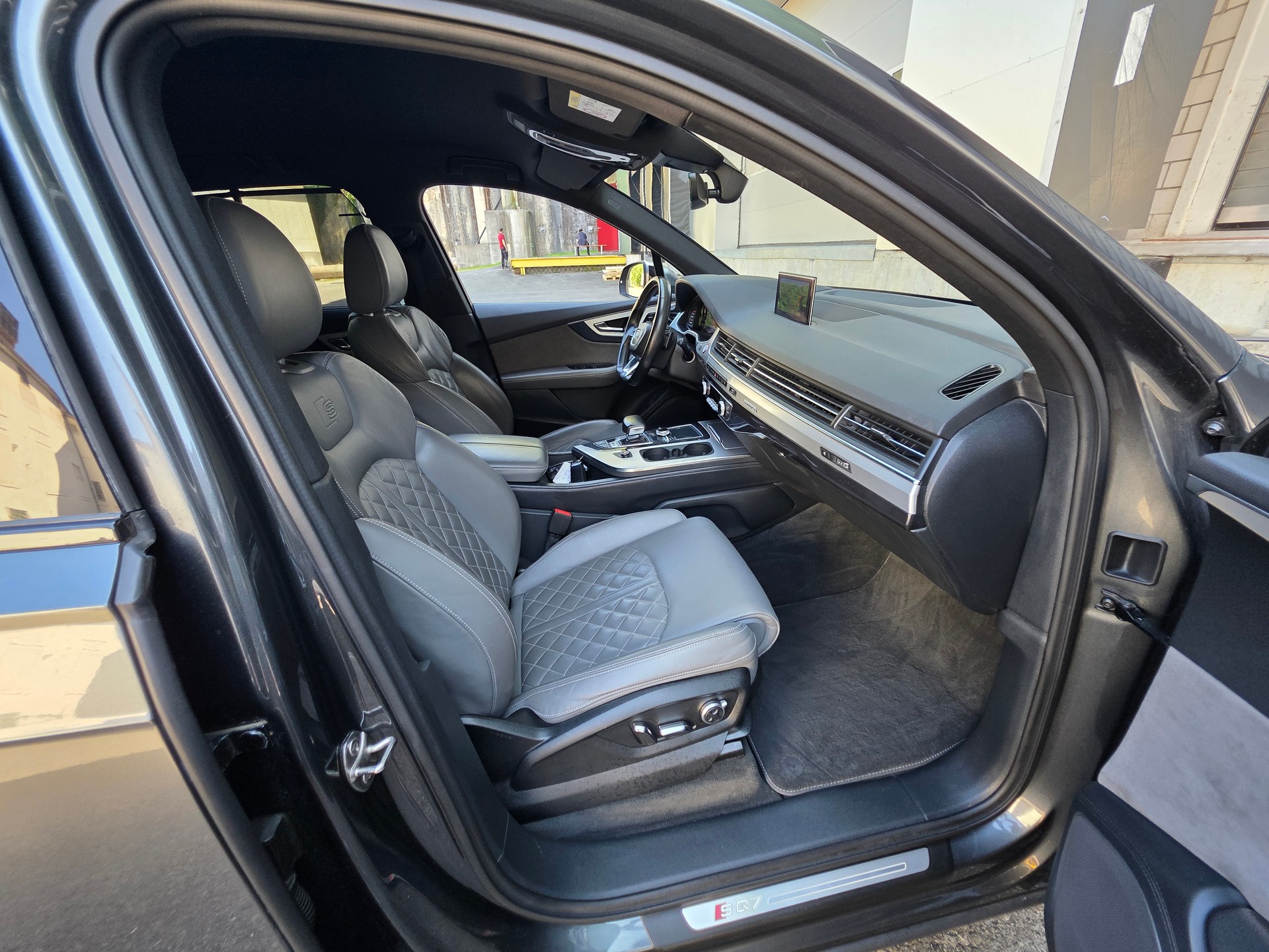 AUDI SQ7 4.0 TDI quattro tiptronic-image-21