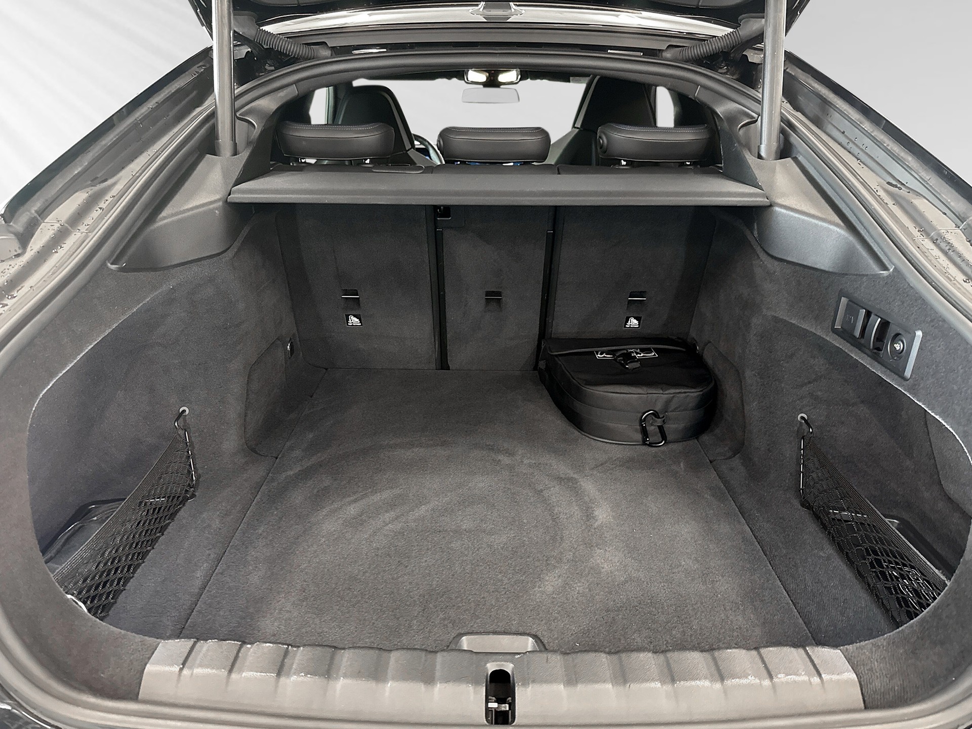 BMW i4 eDrive 40 M Sport-image-7