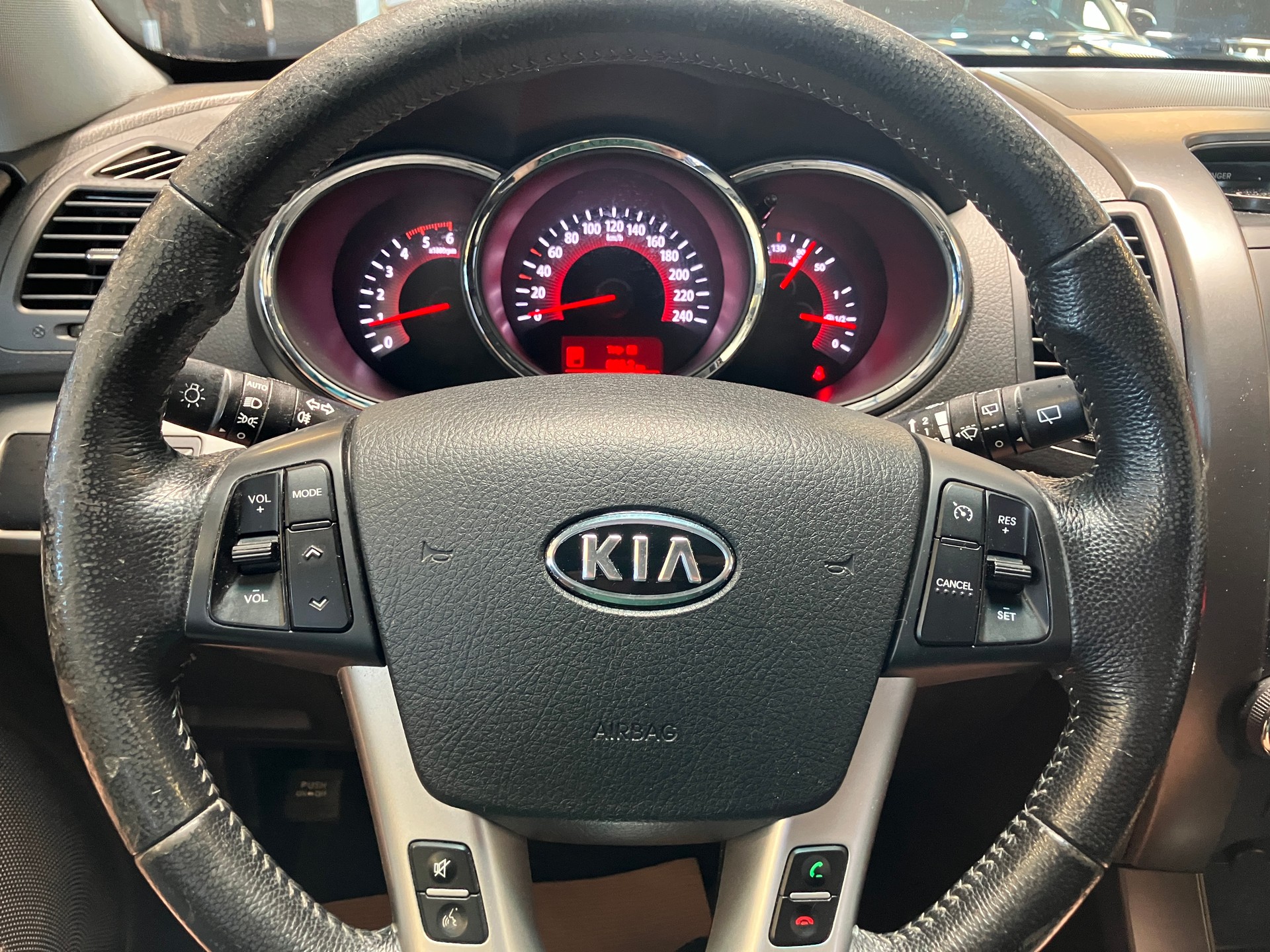 KIA Sorento 2.2 CRDI Style Automatic AWD-image-13