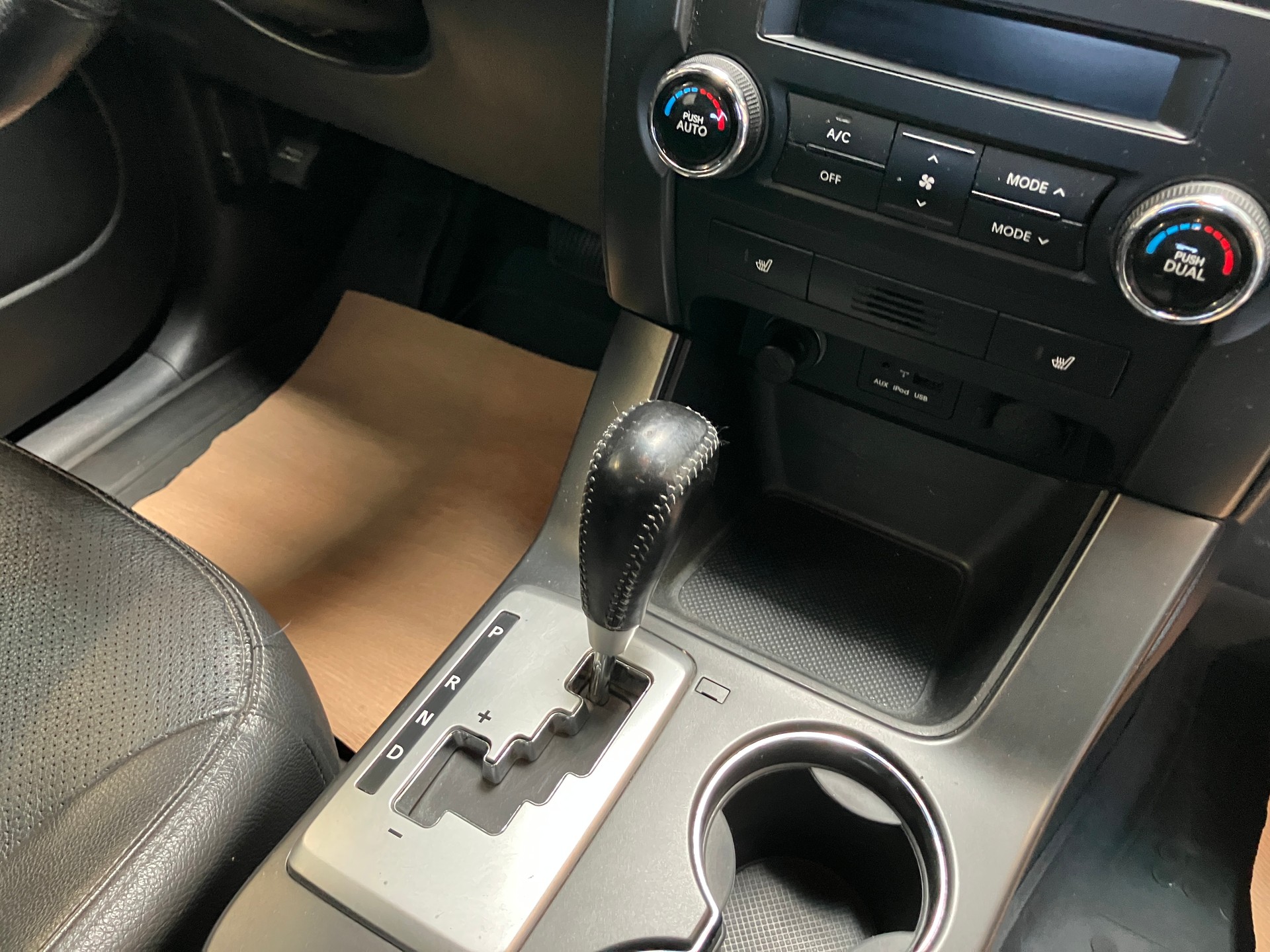 KIA Sorento 2.2 CRDI Style Automatic AWD-image-27