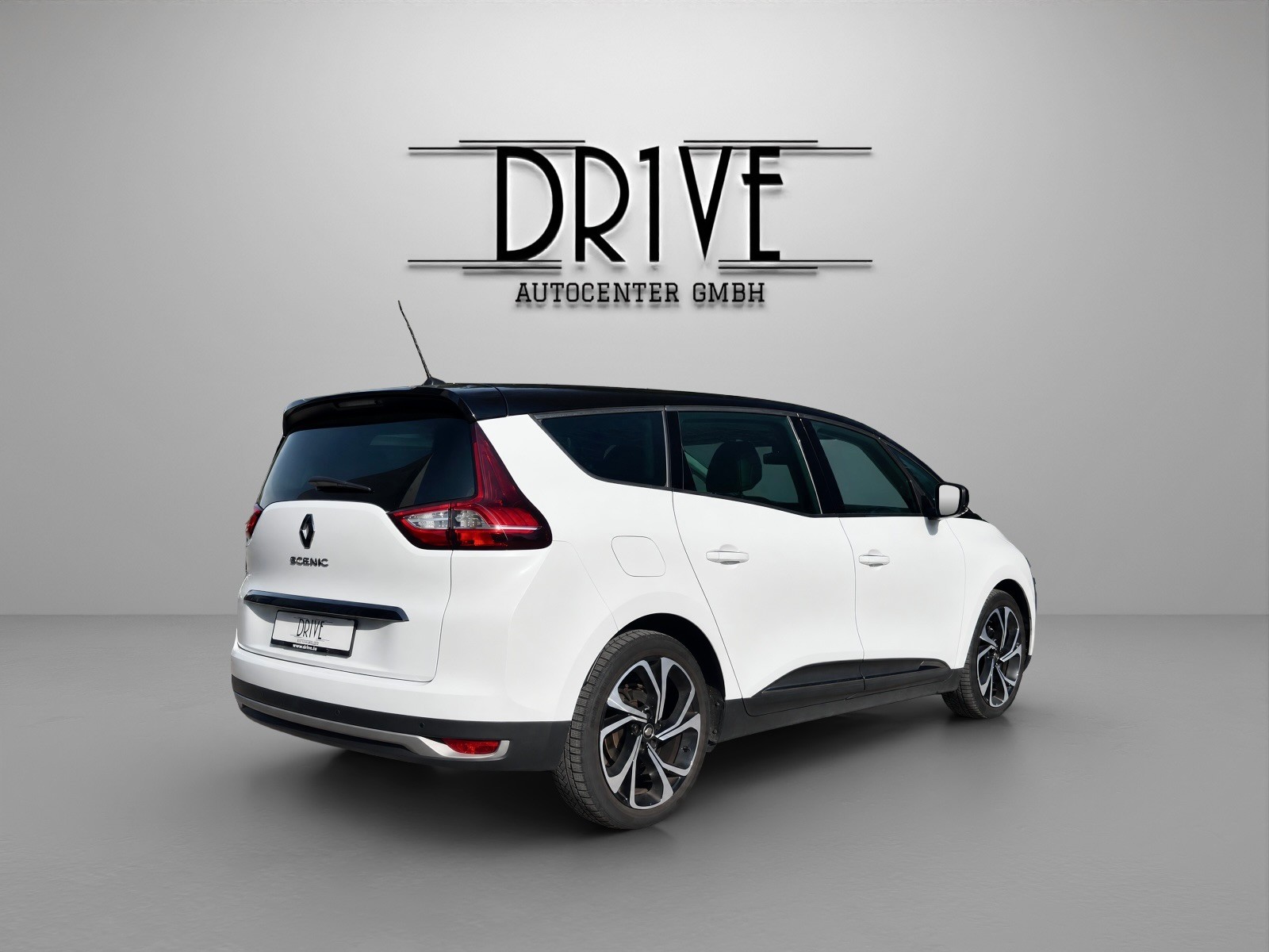 RENAULT Grand Scénic 1.8 dCi Intens EDC-image-4