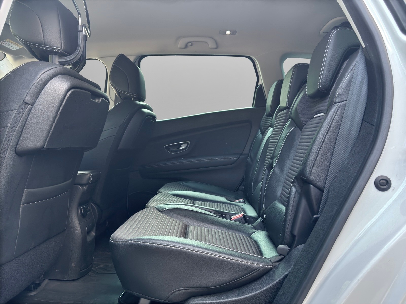 RENAULT Grand Scénic 1.8 dCi Intens EDC-image-10