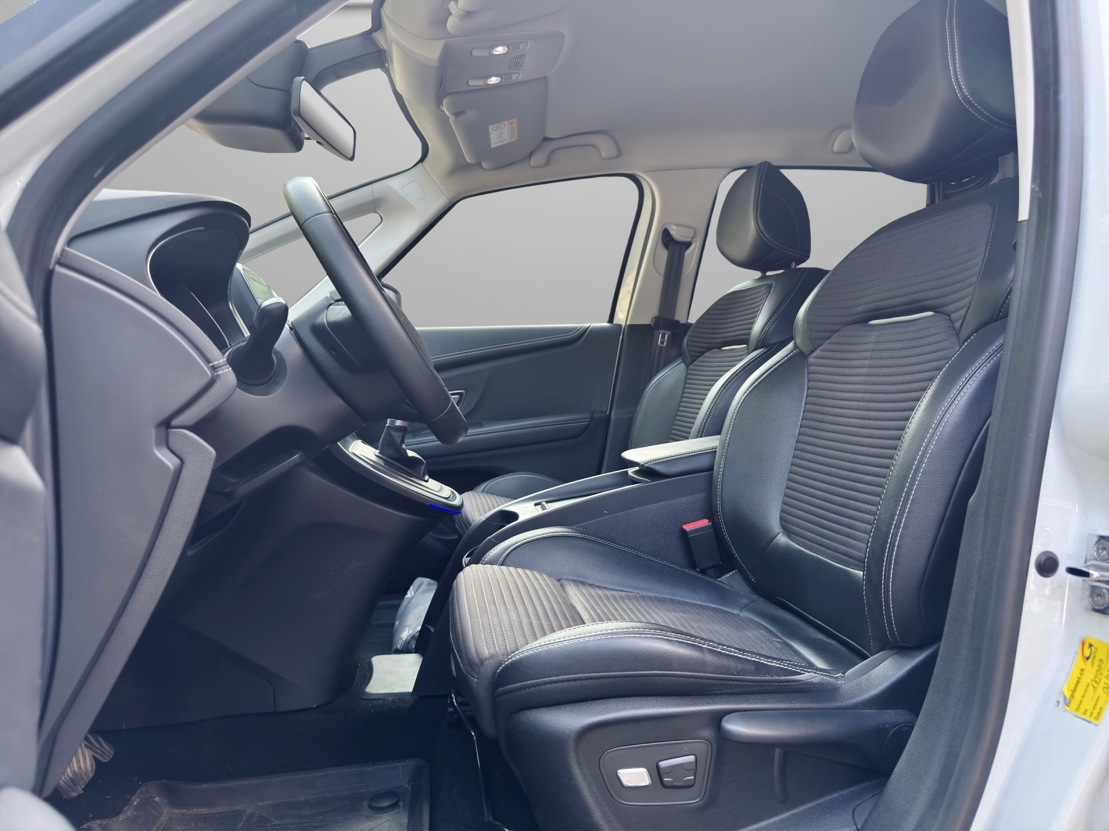 RENAULT Grand Scénic 1.8 dCi Intens EDC-image-7