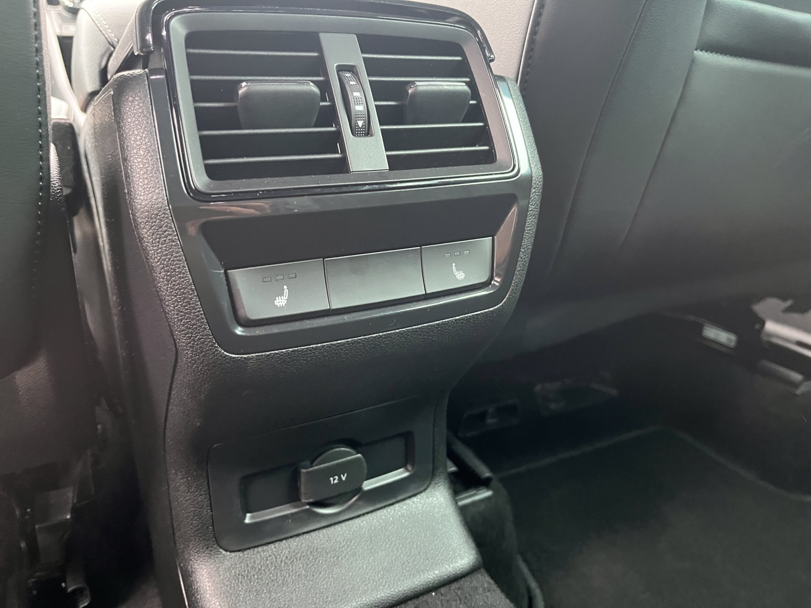 SKODA Karoq 2.0 TSI SportLine 4x4 DSG-image-13