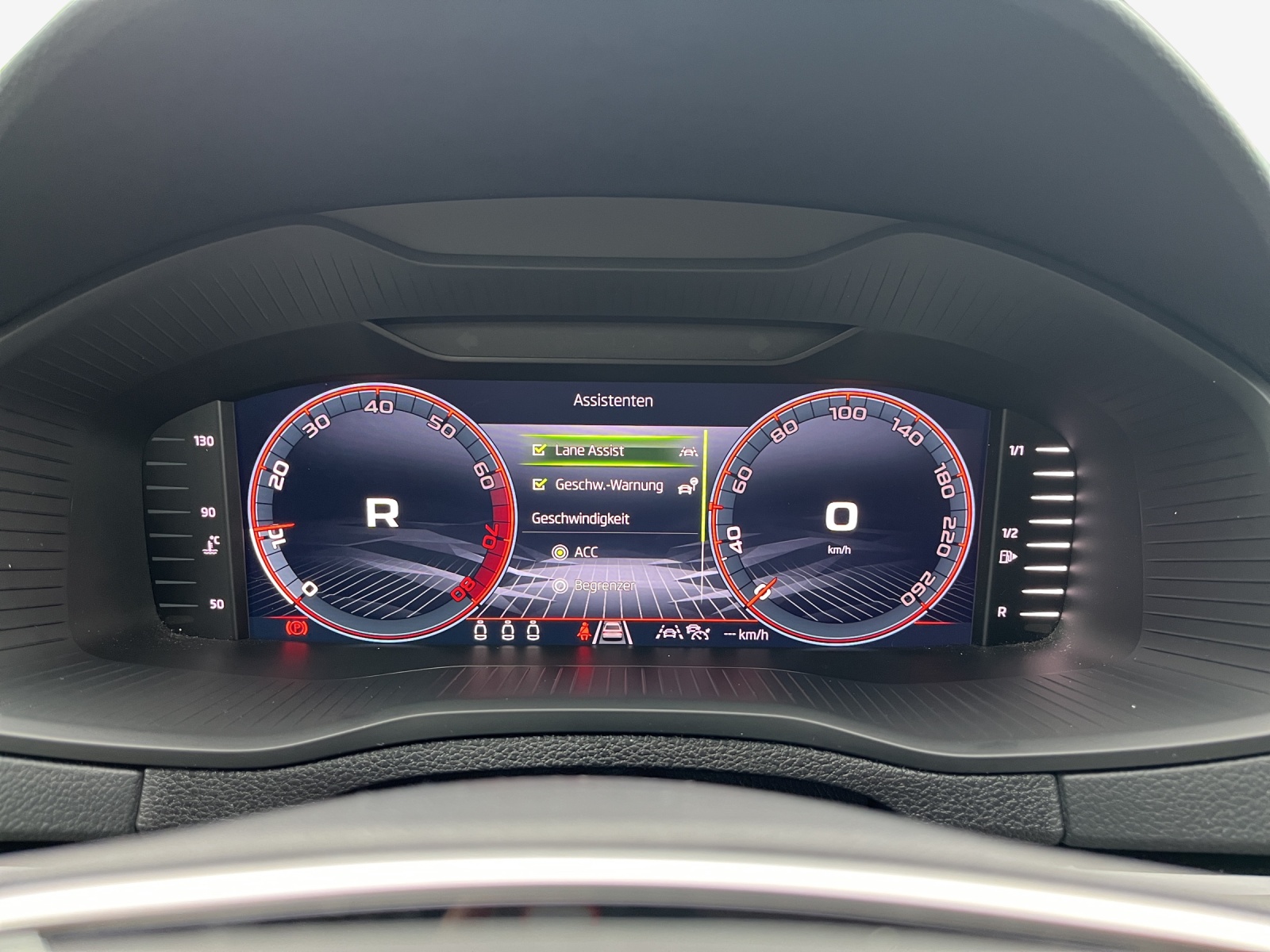 SKODA Karoq 2.0 TSI SportLine 4x4 DSG-image-14
