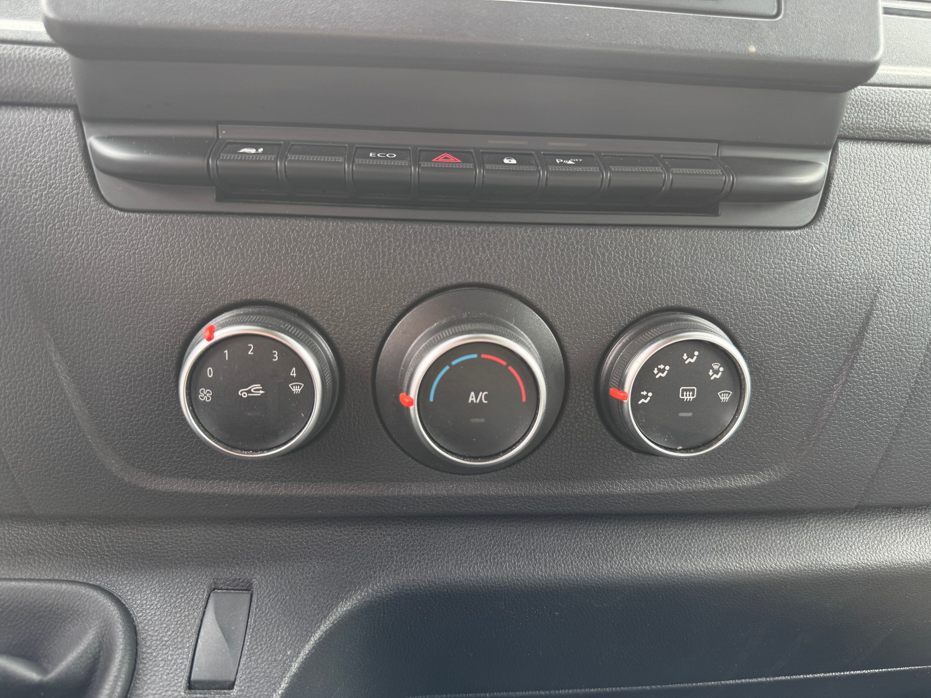 RENAULT Master T35 2.3dCi 135 L3H3 *3Sitzer*Klima-image-14
