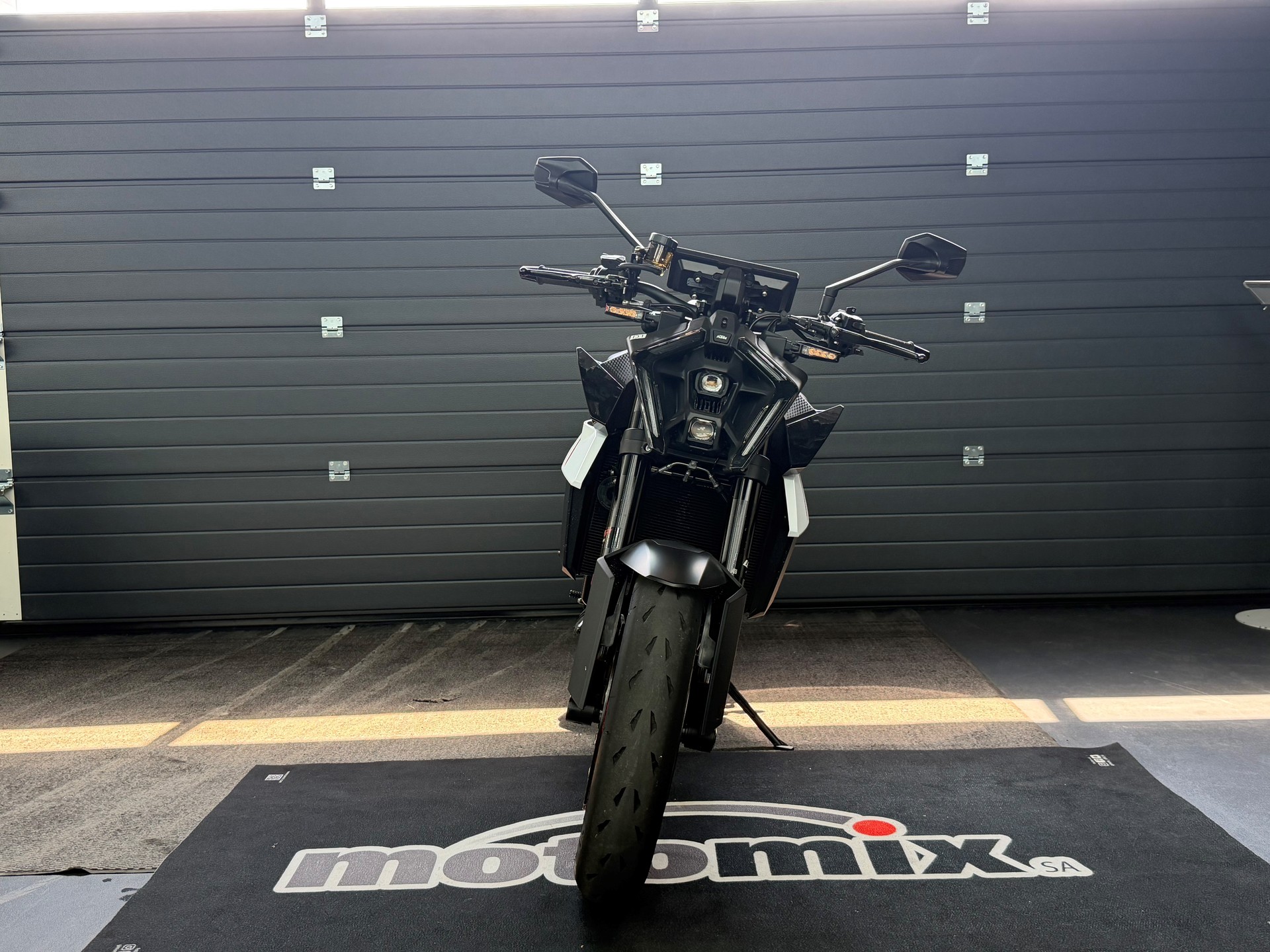 KTM 990 Duke R-showroom-element-1