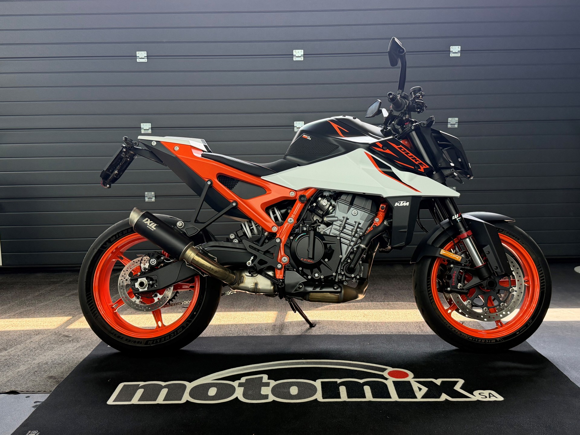 KTM 990 Duke R-showroom-element-2