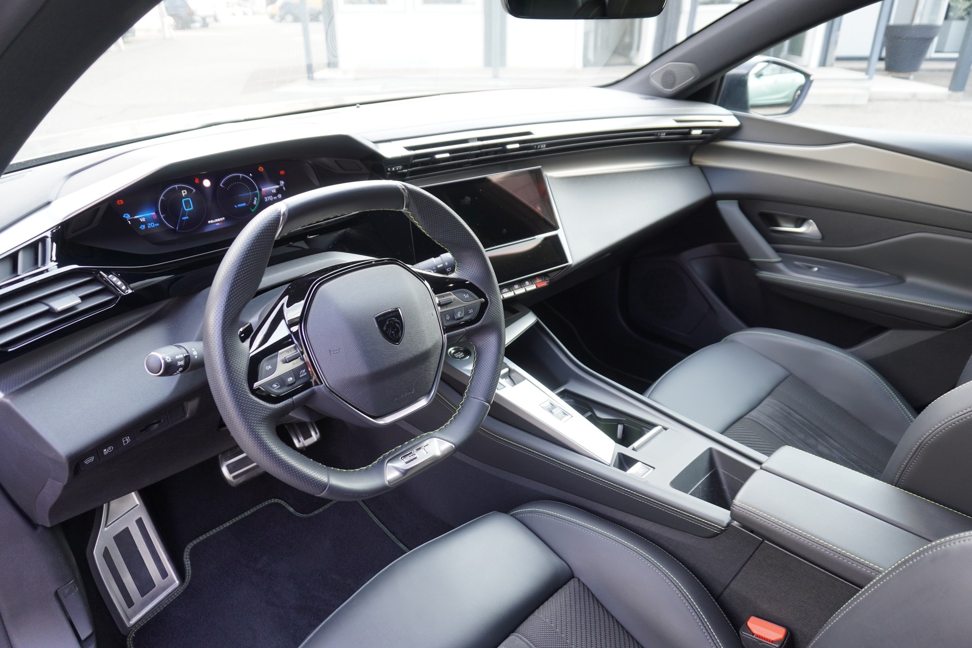 PEUGEOT 308 SW 1.6 PHEV 180 GT-image-11