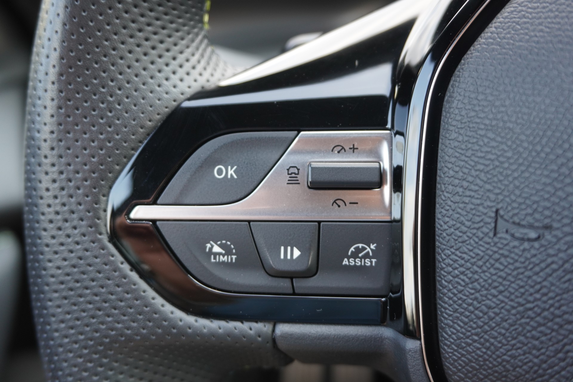PEUGEOT 308 SW 1.6 PHEV 180 GT-image-21