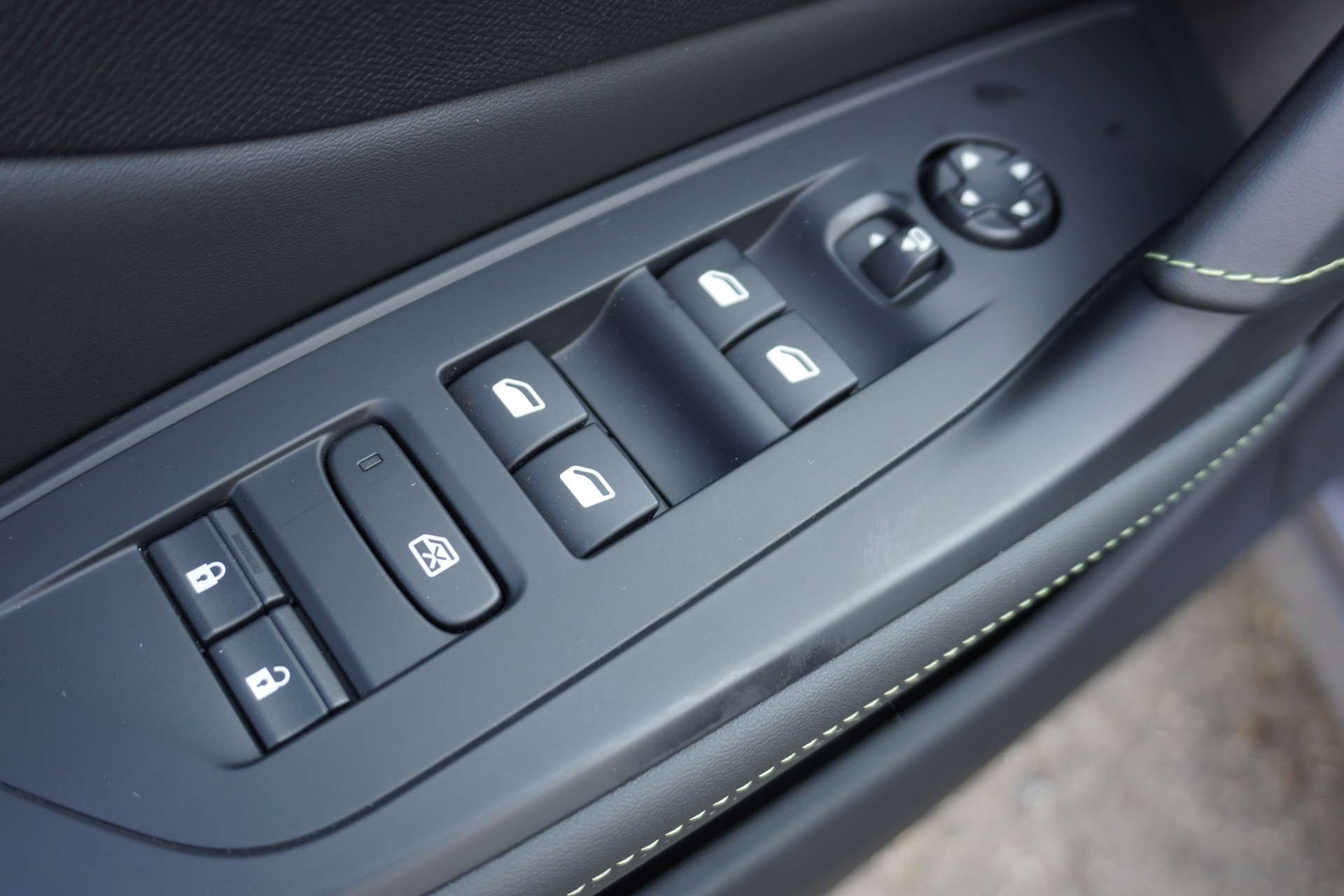 PEUGEOT 308 SW 1.6 PHEV 180 GT-image-12