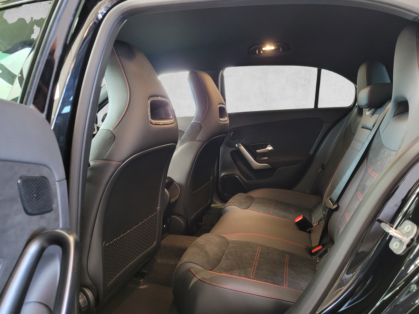 MERCEDES-BENZ A 200 Night Star 7G-DCT-image-10