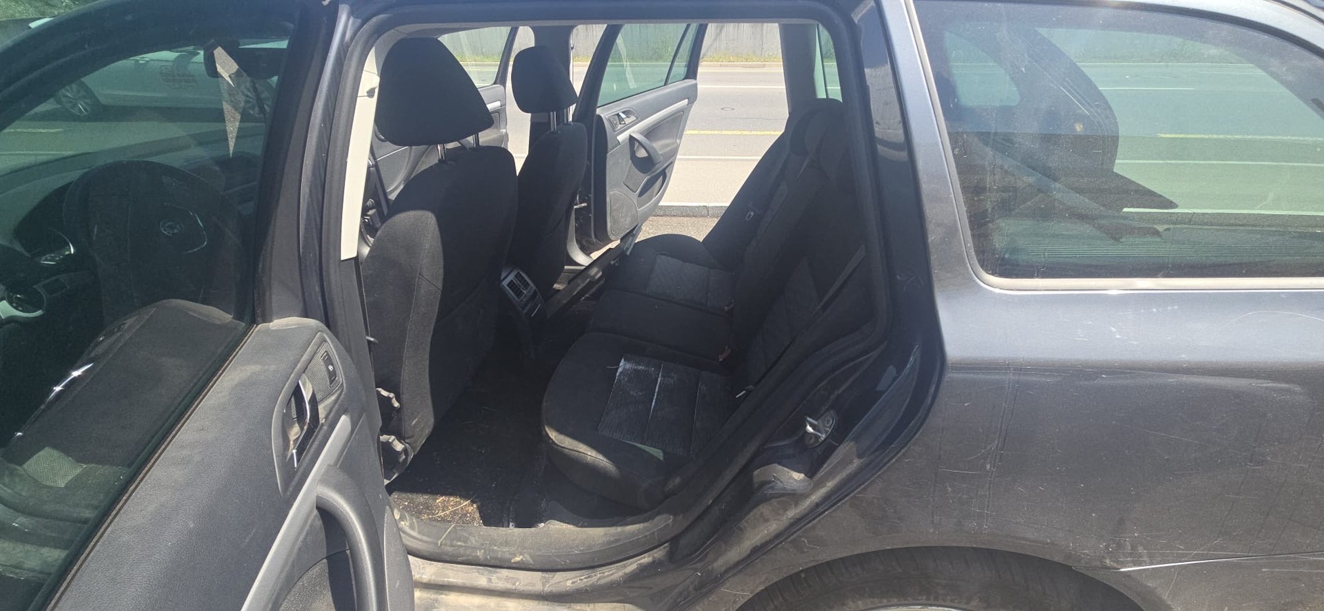 SKODA Octavia Combi 1.6 TDI Ambition 4x4-image-8