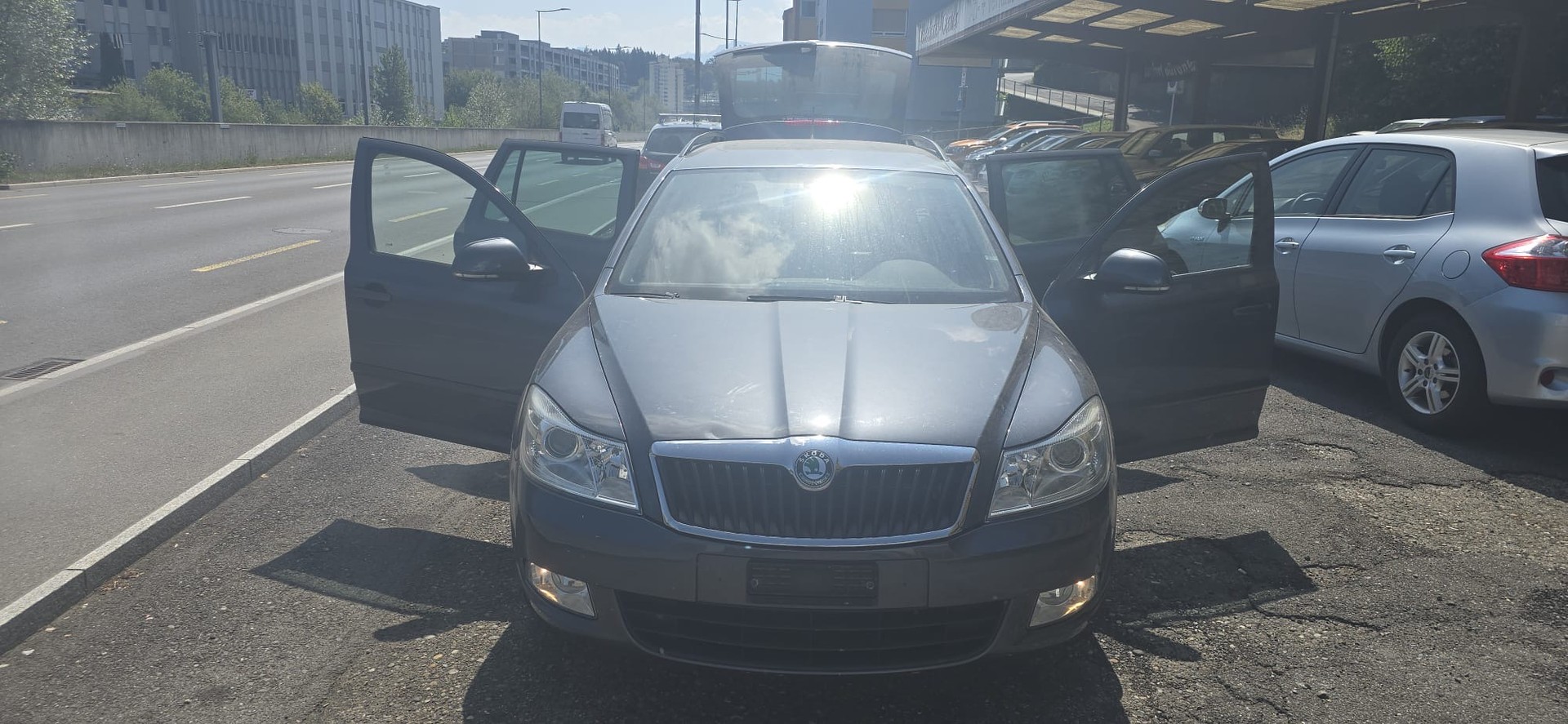 SKODA Octavia Combi 1.6 TDI Ambition 4x4-image-5