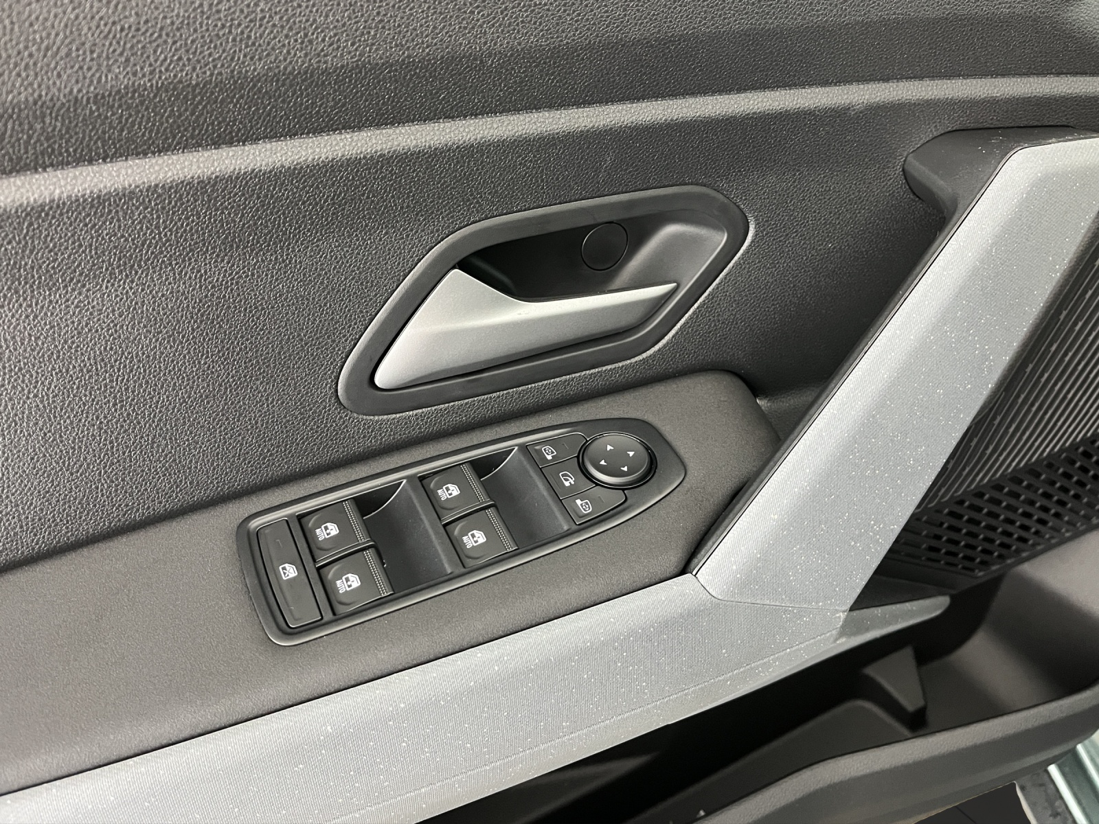 DACIA Bigster 1.2 Hybrid Journey 4WD-image-12