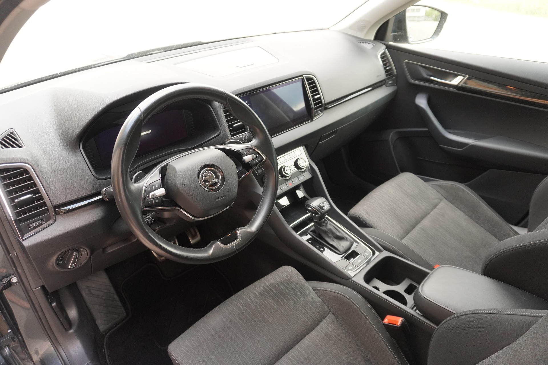 SKODA Karoq 2.0 TDI CR Style 4x4 DSG-image-4