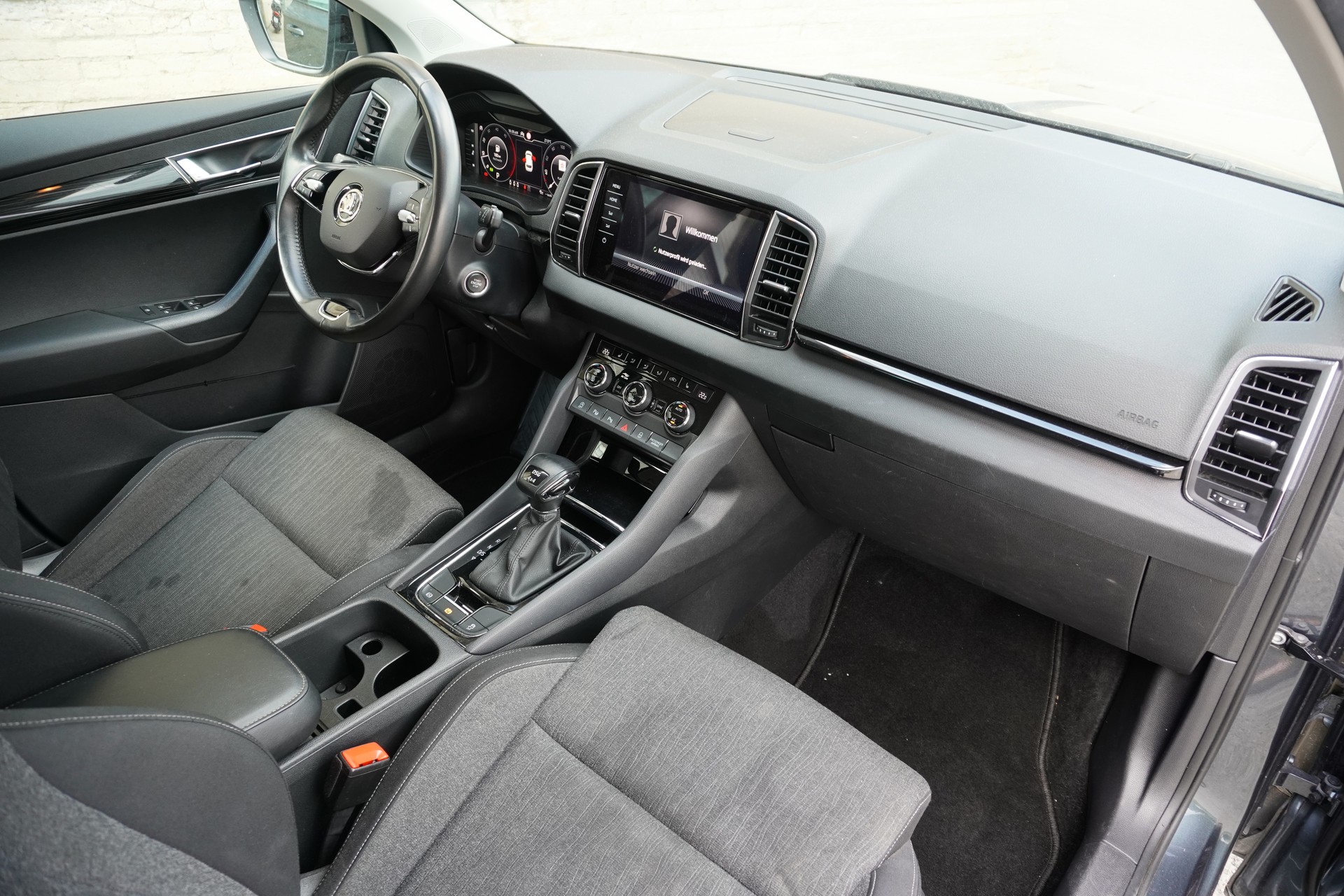 SKODA Karoq 2.0 TDI CR Style 4x4 DSG-image-6