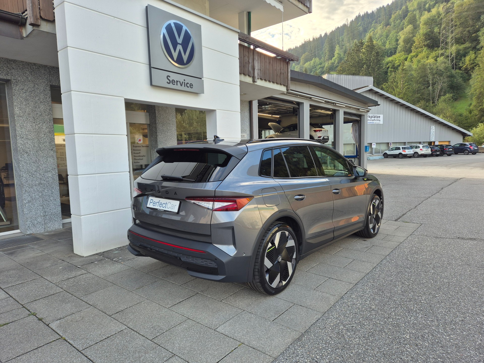 SKODA Elroq RS 4x4-image-4