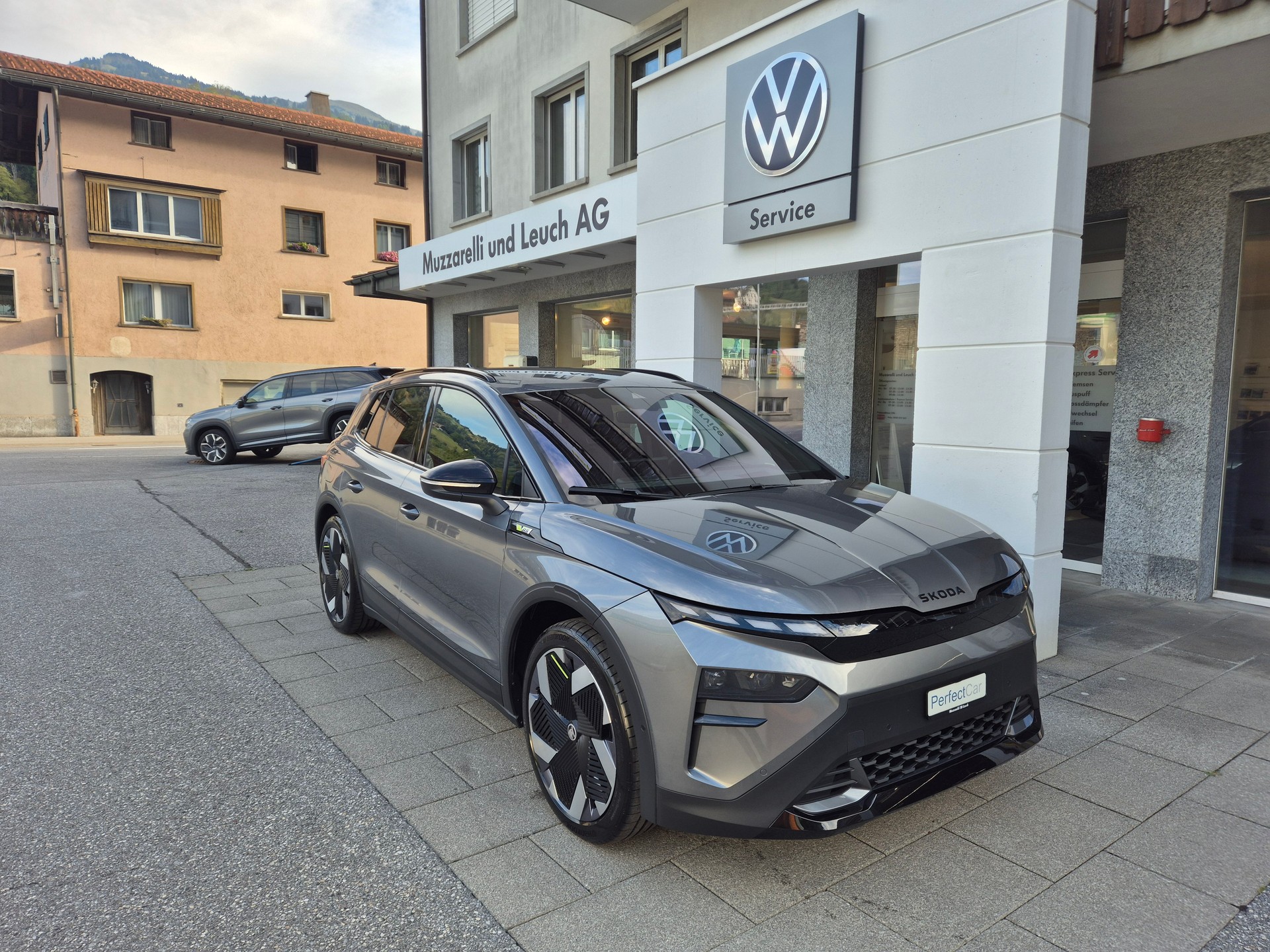 SKODA Elroq RS 4x4-image-1