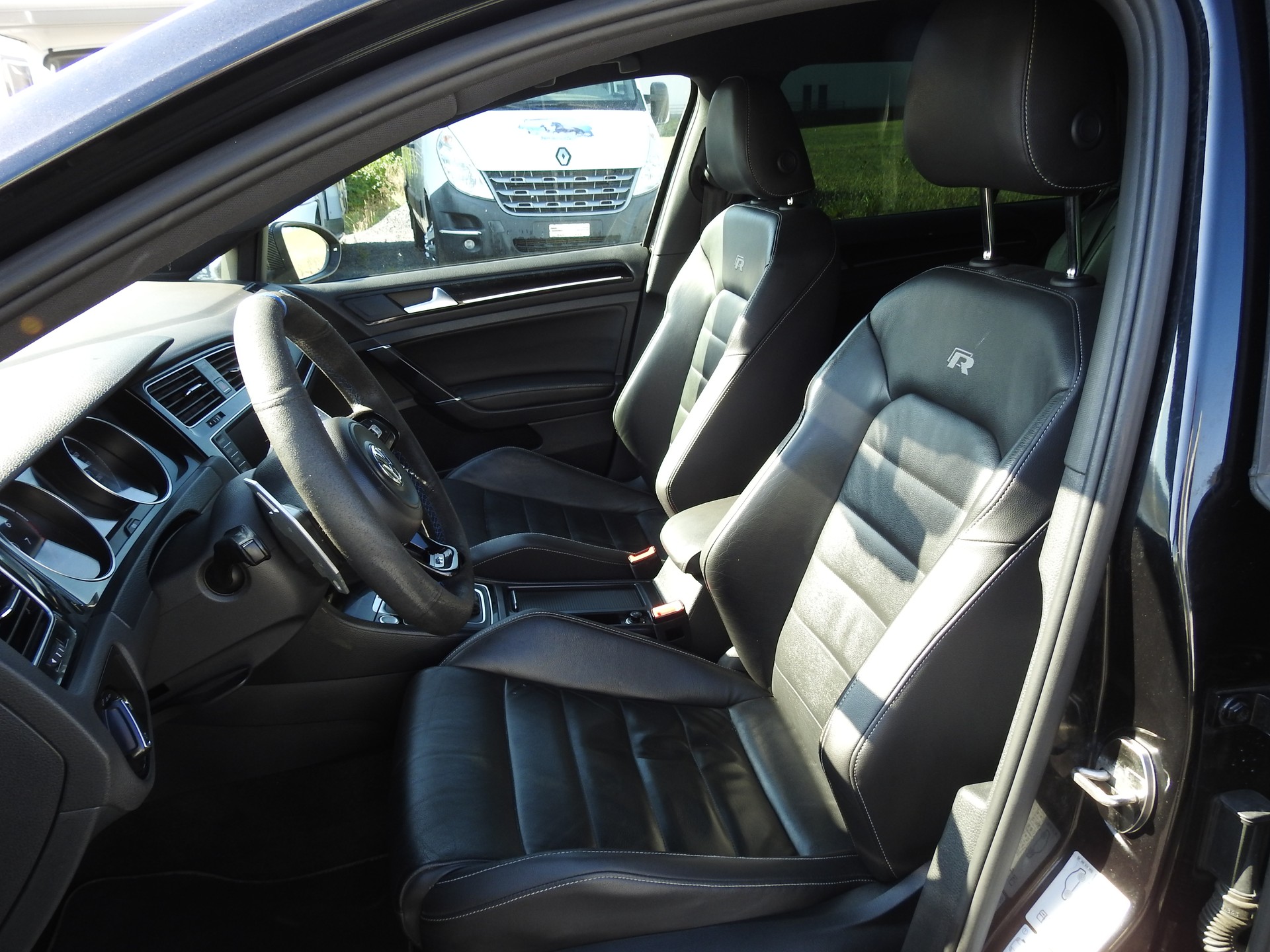 VW Golf 2.0 TSI VII R 4Motion DSG-image-12