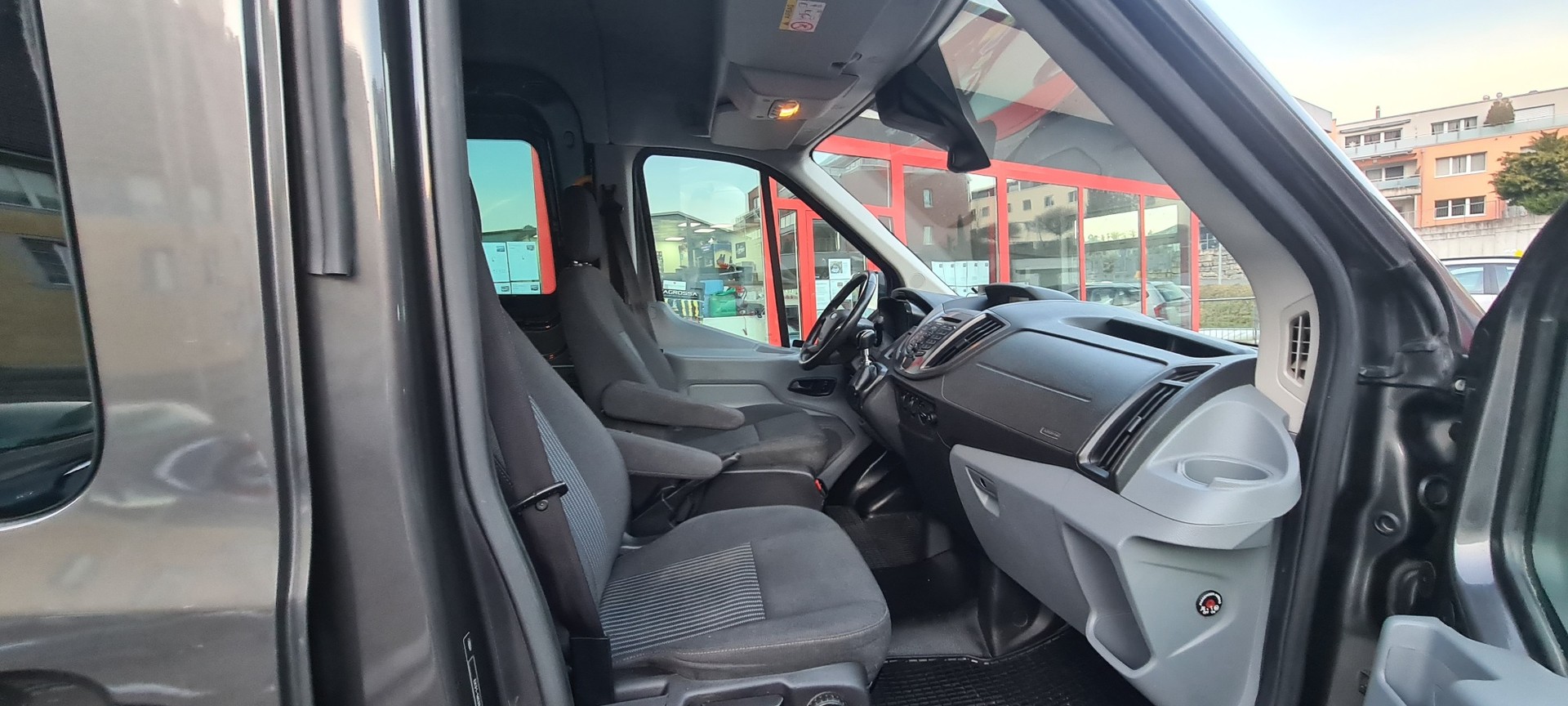 FORD Transit Van DCiV 350 L3H2 Ambiente RWD-image-21