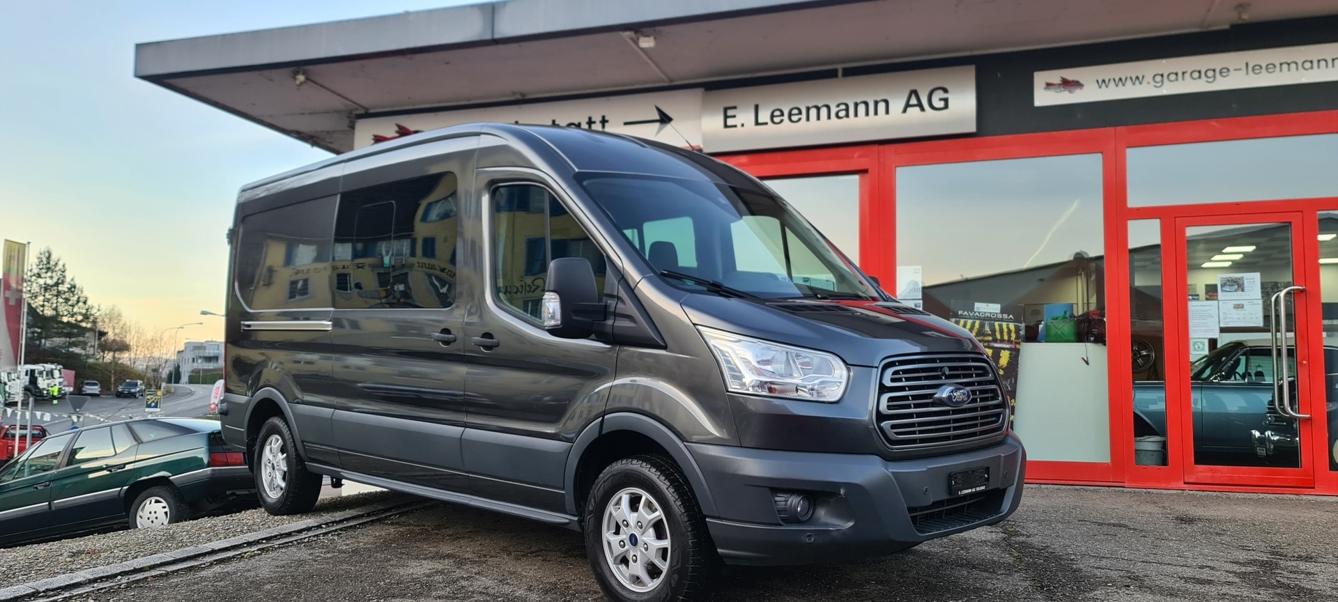 FORD Transit Van DCiV 350 L3H2 Ambiente RWD-image-0