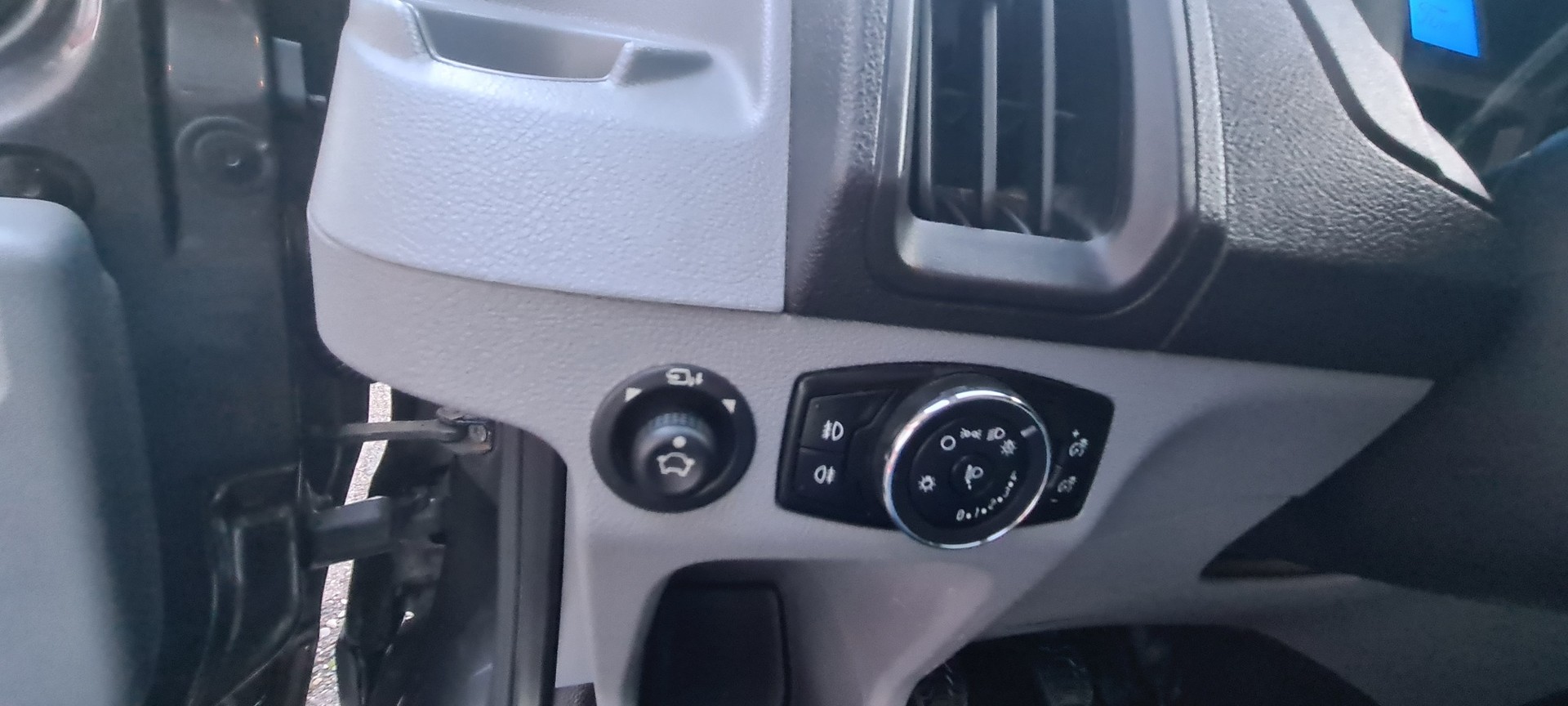 FORD Transit Van DCiV 350 L3H2 Ambiente RWD-image-24