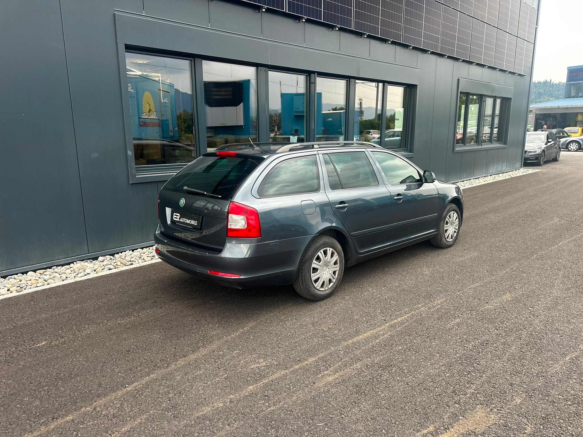 SKODA Octavia Combi 1.6 TDI Elegance DSG-image-5