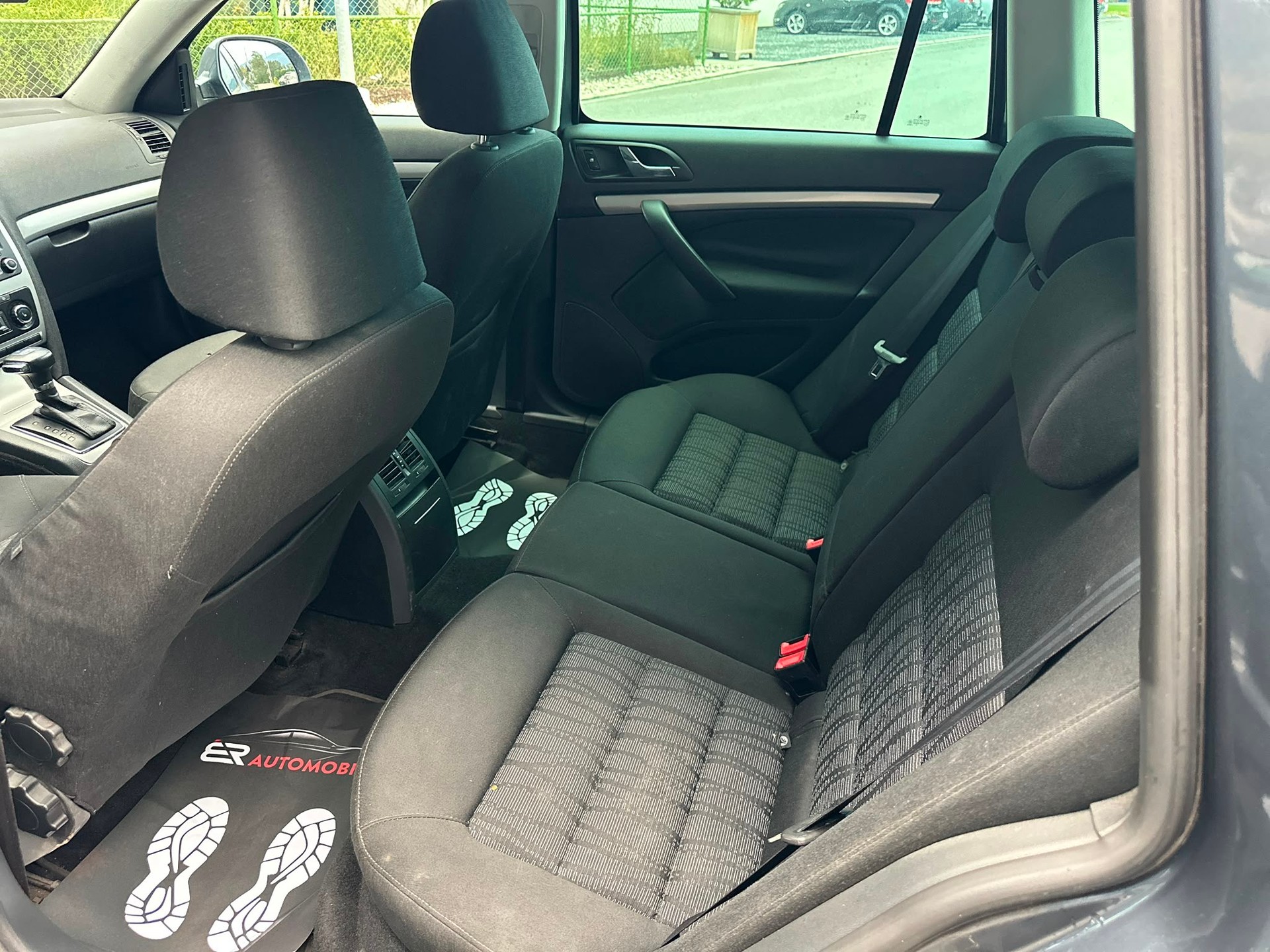 SKODA Octavia Combi 1.6 TDI Elegance DSG-image-12