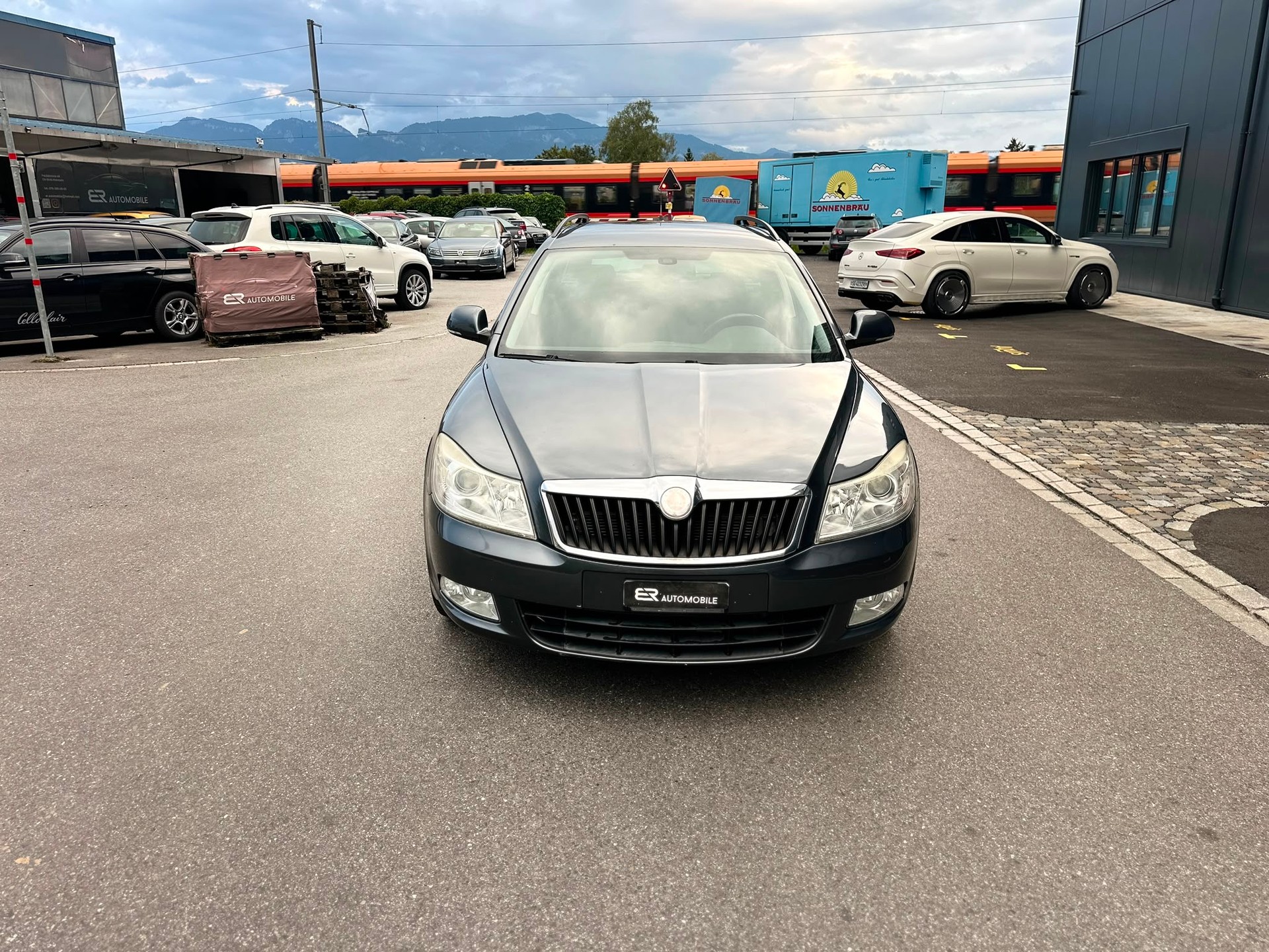 SKODA Octavia Combi 1.6 TDI Elegance DSG-image-2