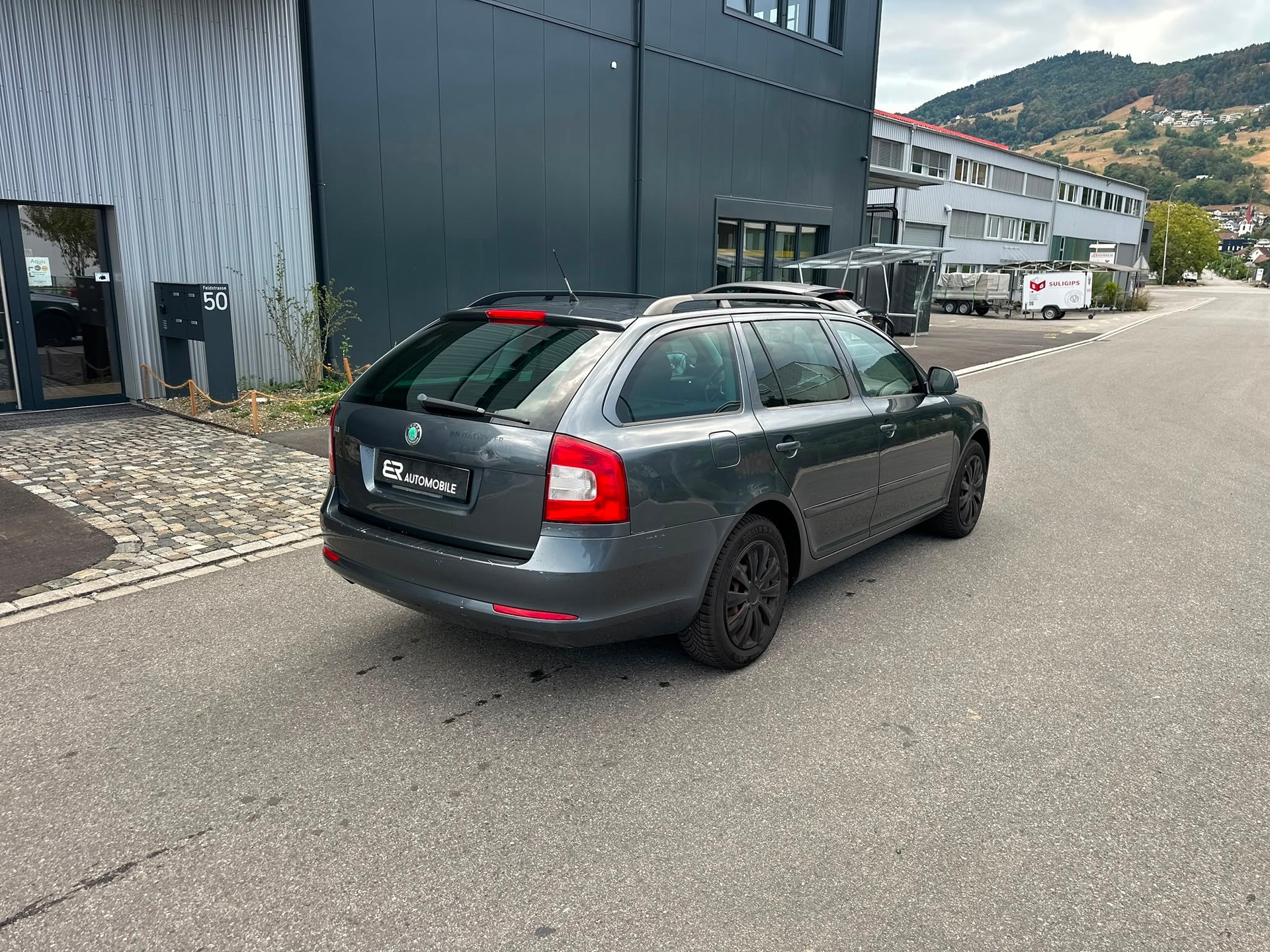 SKODA Octavia Combi 1.6 TDI Elegance DSG-image-6