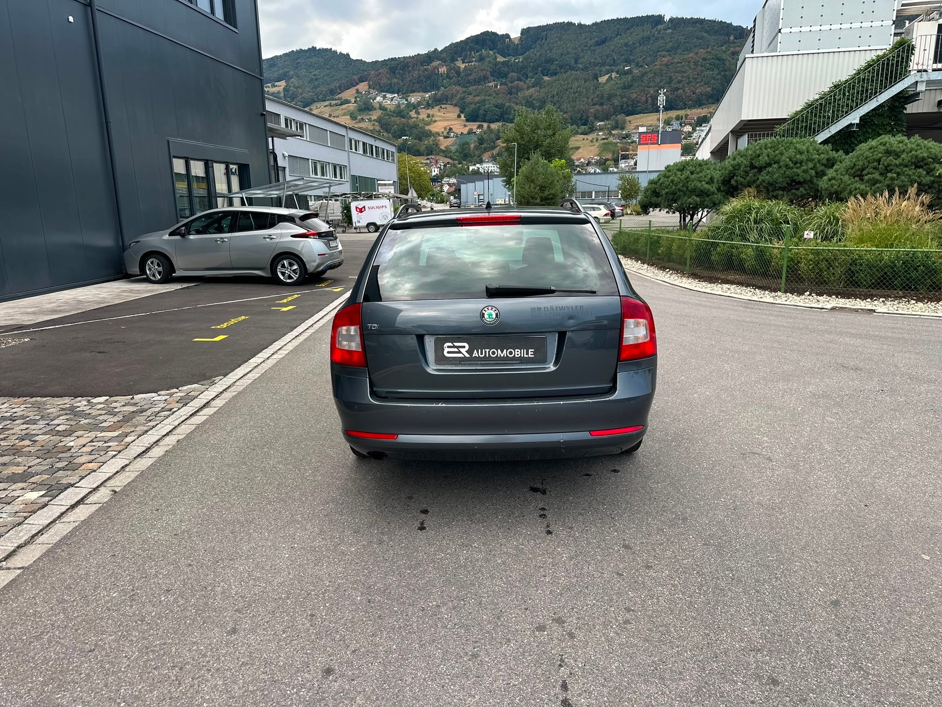SKODA Octavia Combi 1.6 TDI Elegance DSG-image-3