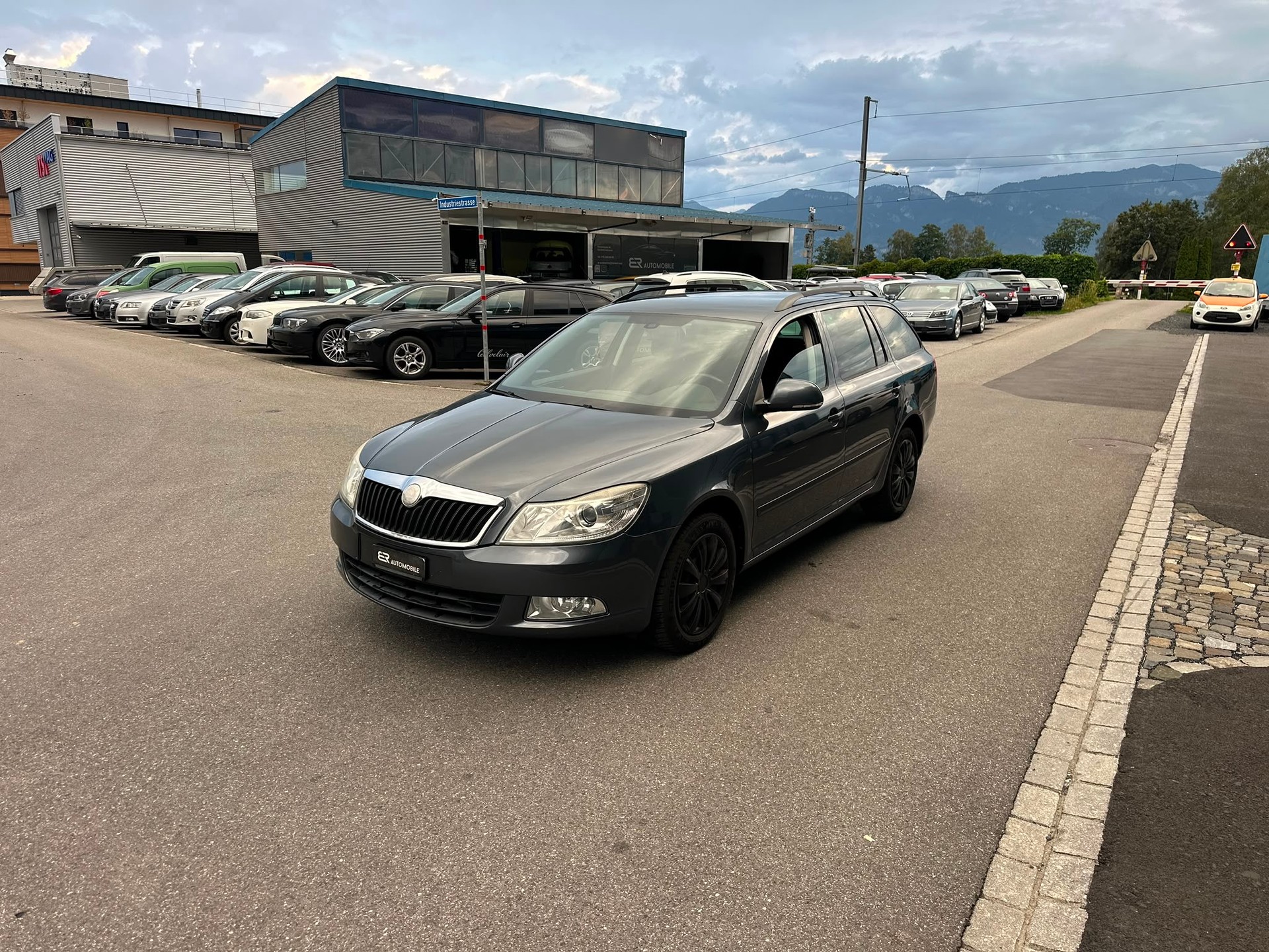 SKODA Octavia Combi 1.6 TDI Elegance DSG-image-0