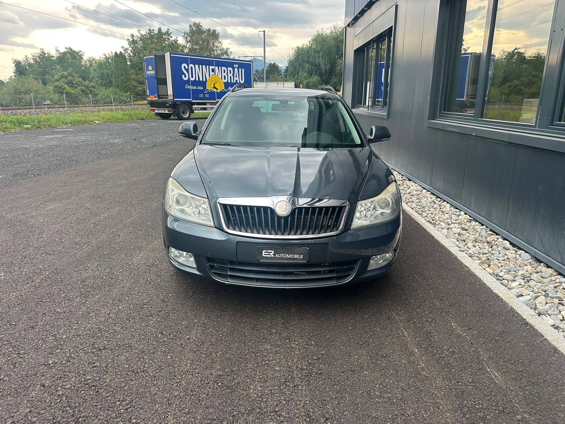 SKODA Octavia Combi 1.6 TDI Elegance DSG-image-6